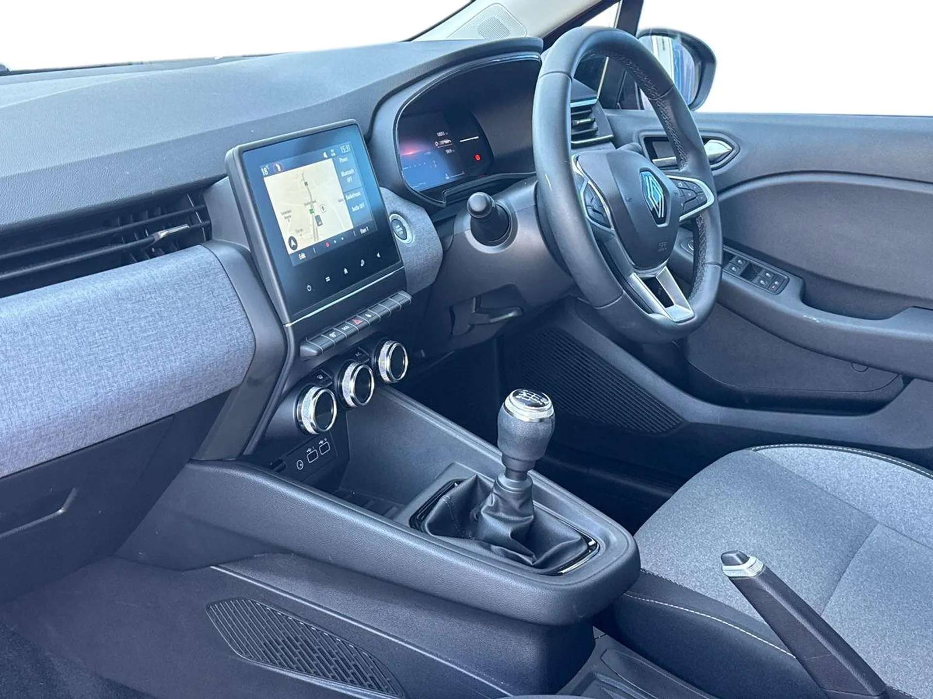 A 2024 RENAULT CLIO 1.0 TCe 90 Evolution 5dr A 2024 RENAULT CLIO 1.0 TCe 90 Evolution 5dr