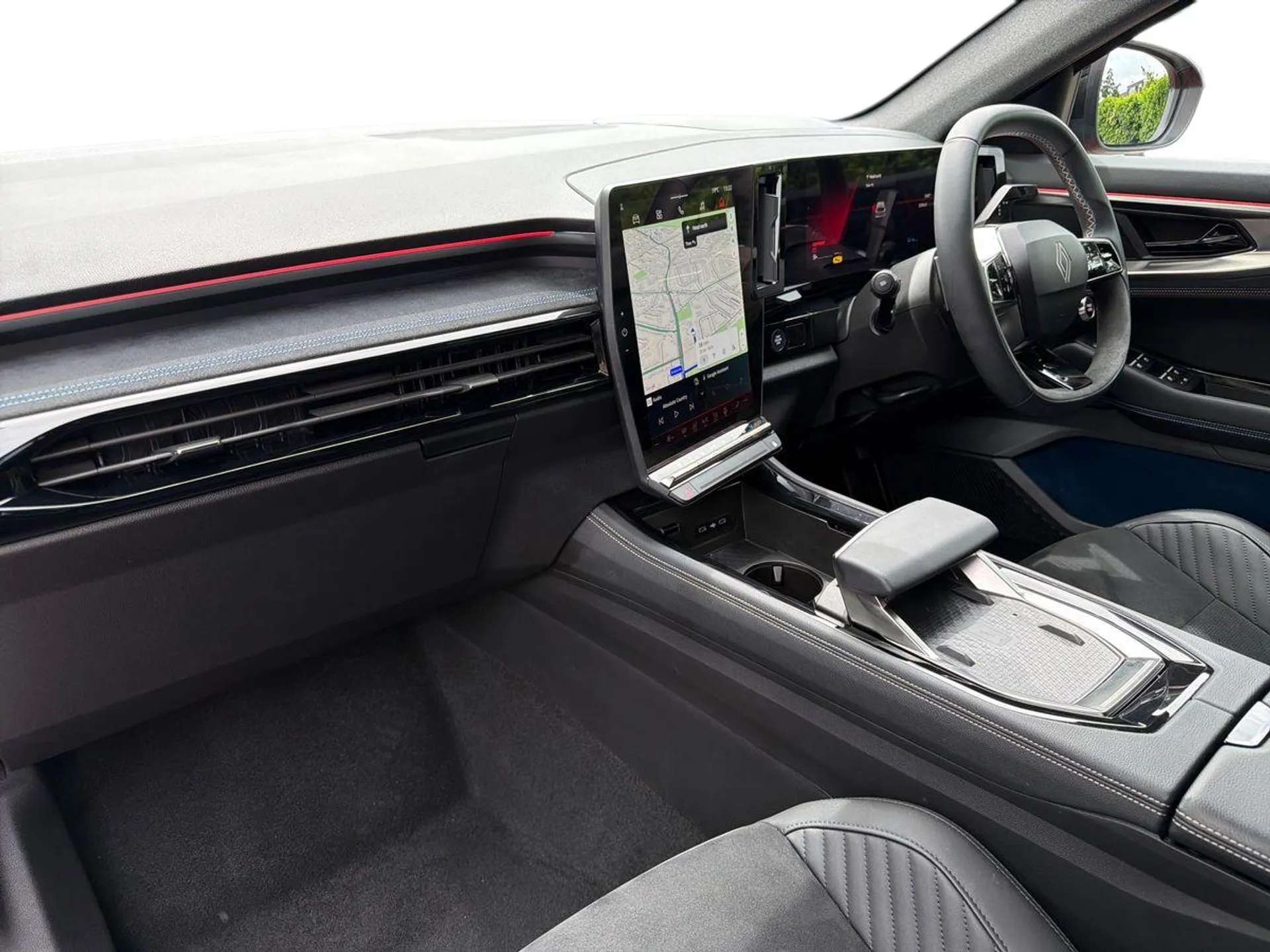 A 2025 RENAULT RAFALE E-Tech FHEV Techno Esprit Alpine 5dr Auto 4C A 2025 RENAULT RAFALE E-Tech FHEV Techno Esprit Alpine 5dr Auto 4C