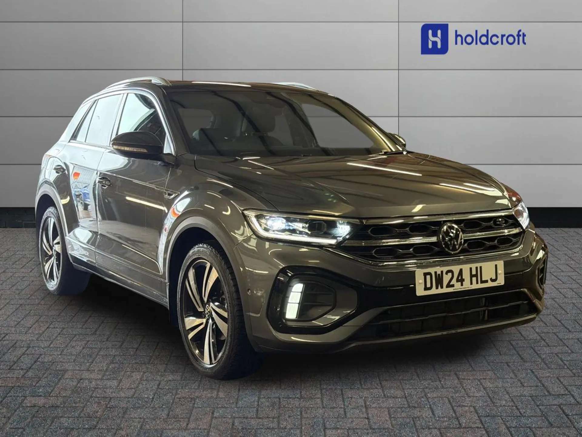 A 2024 VOLKSWAGEN T-ROC 1.5 TSI R-Line 5dr DSG A 2024 VOLKSWAGEN T-ROC 1.5 TSI R-Line 5dr DSG