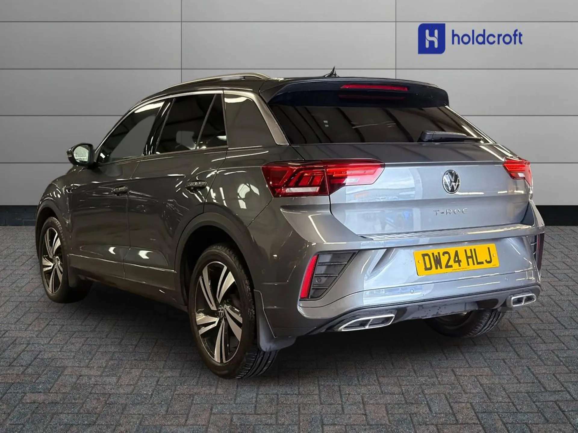 A 2024 VOLKSWAGEN T-ROC 1.5 TSI R-Line 5dr DSG A 2024 VOLKSWAGEN T-ROC 1.5 TSI R-Line 5dr DSG