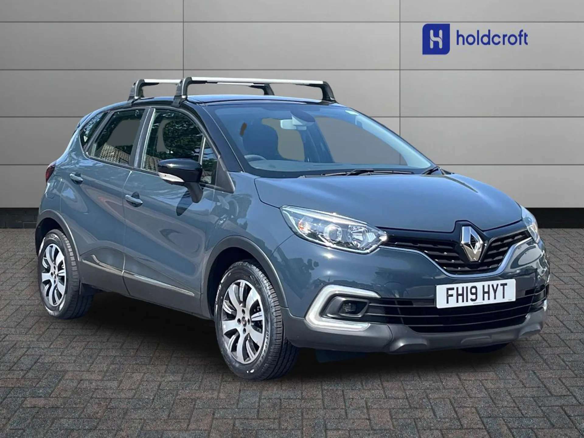 A 2019 RENAULT CAPTUR 0.9 TCE 90 Play 5dr A 2019 RENAULT CAPTUR 0.9 TCE 90 Play 5dr