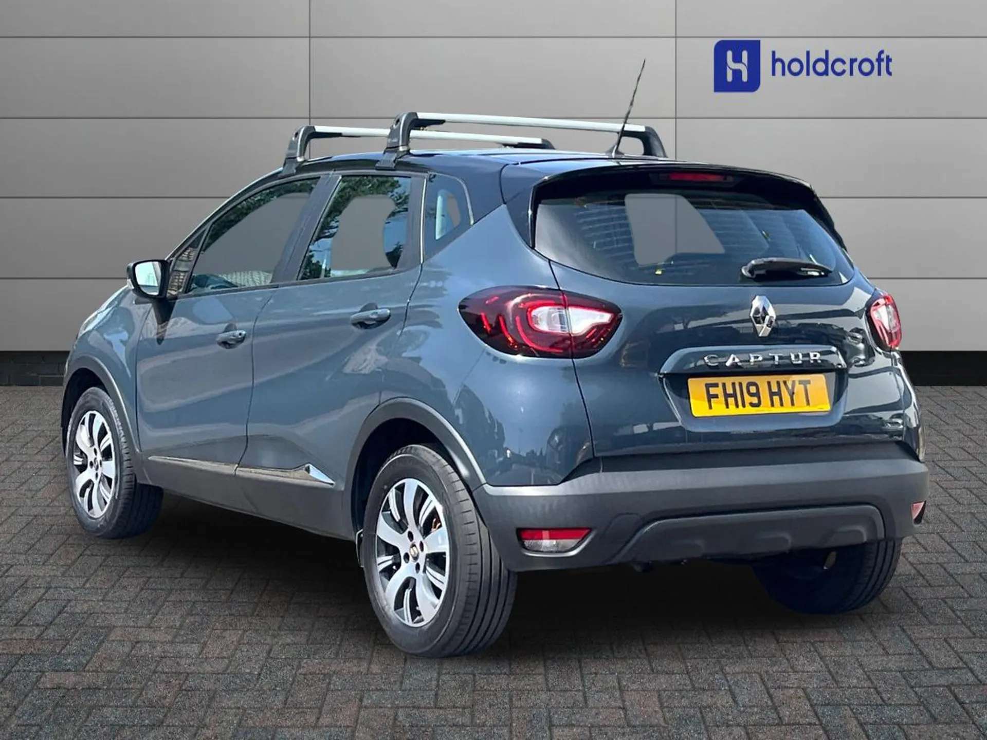 A 2019 RENAULT CAPTUR 0.9 TCE 90 Play 5dr A 2019 RENAULT CAPTUR 0.9 TCE 90 Play 5dr