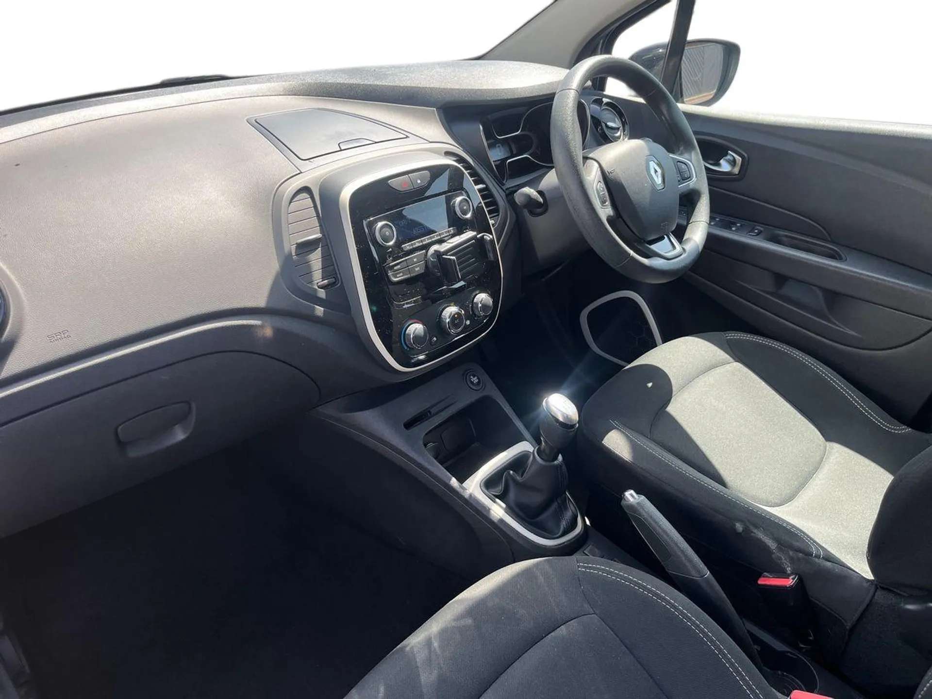 A 2019 RENAULT CAPTUR 0.9 TCE 90 Play 5dr A 2019 RENAULT CAPTUR 0.9 TCE 90 Play 5dr
