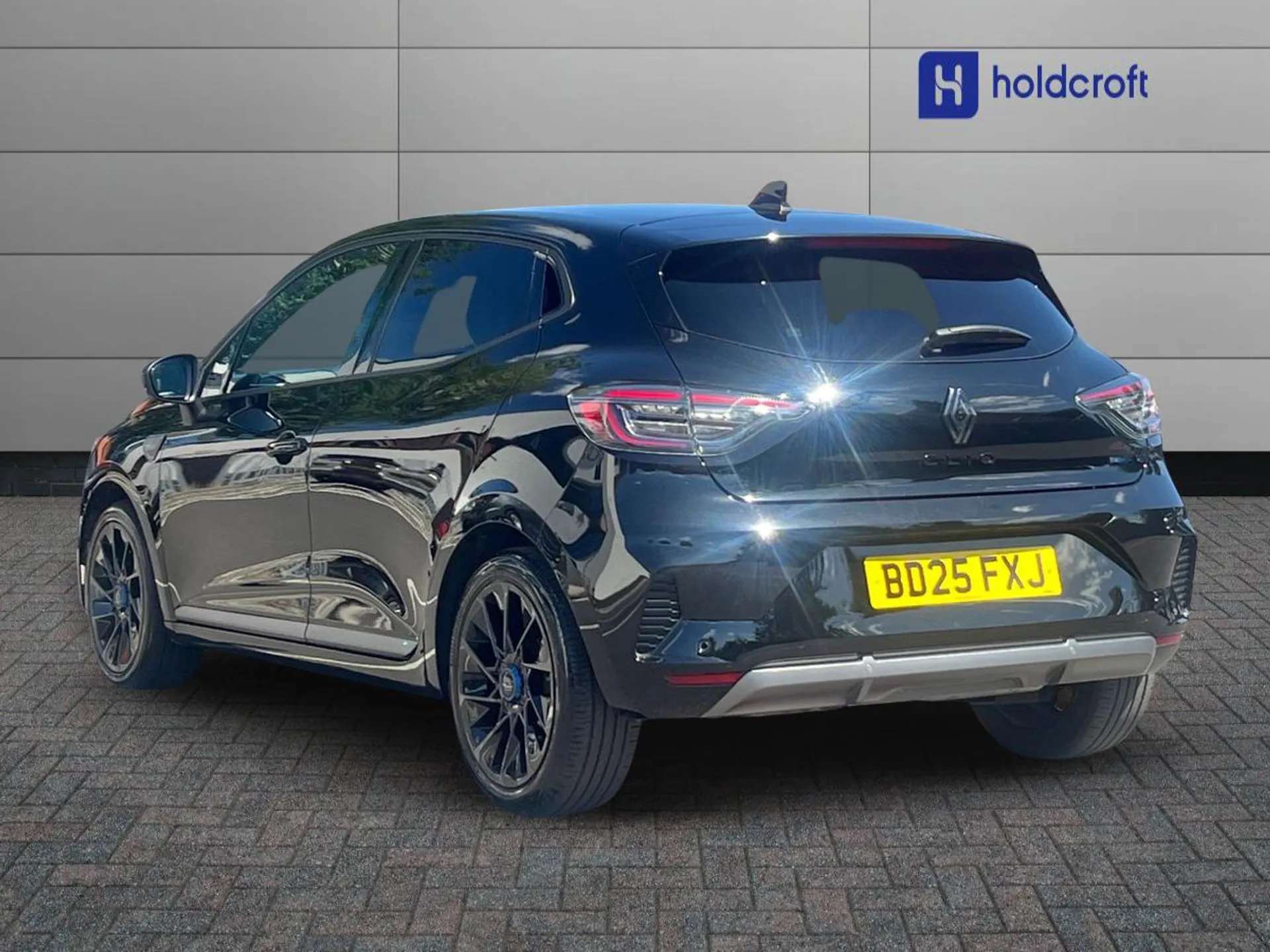 A 2025 RENAULT CLIO 1.6 E-TECH full hybrid 145 Esprit Alpine 5dr Auto A 2025 RENAULT CLIO 1.6 E-TECH full hybrid 145 Esprit Alpine 5dr Auto