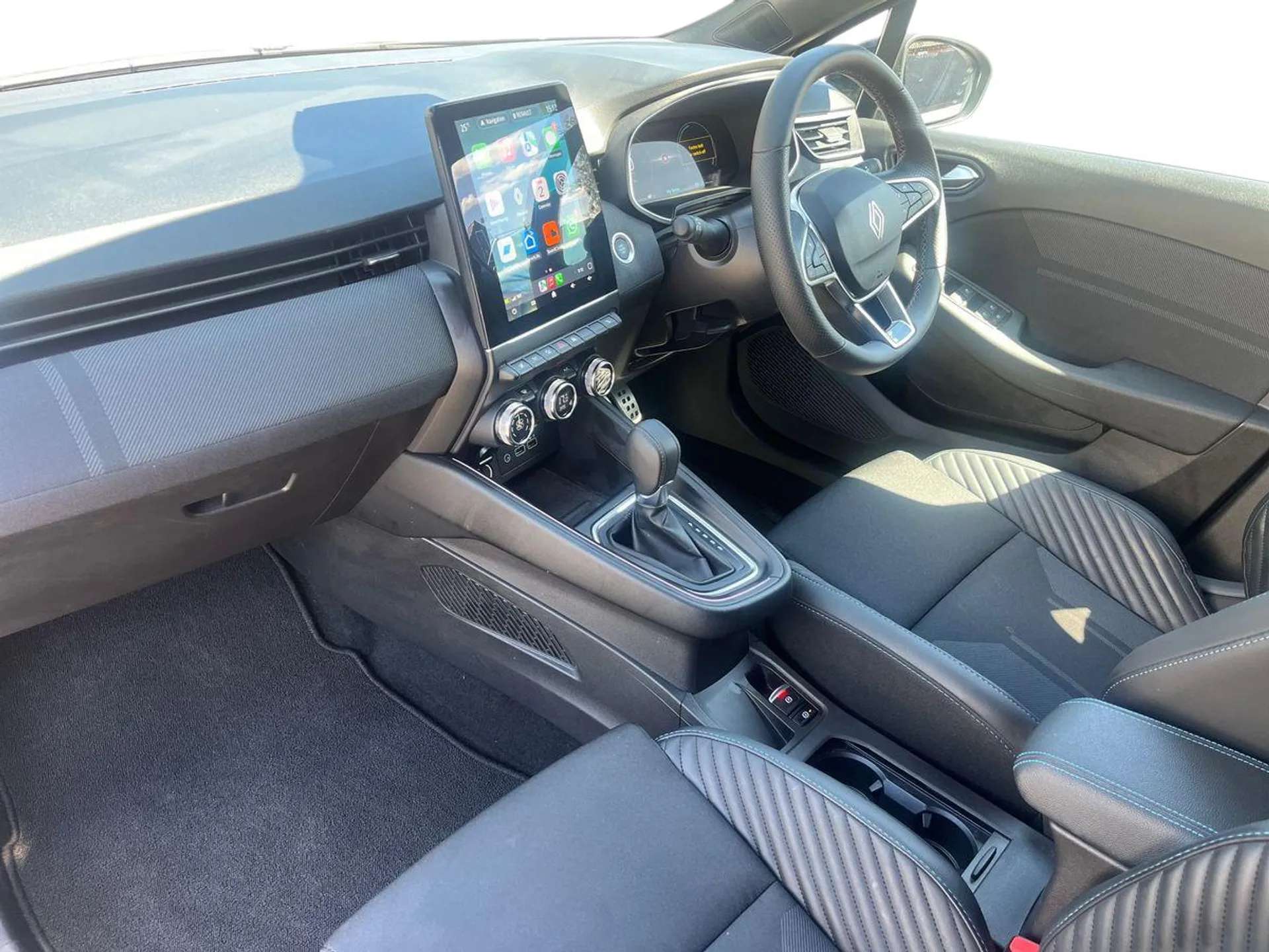 A 2025 RENAULT CLIO 1.6 E-TECH full hybrid 145 Esprit Alpine 5dr Auto A 2025 RENAULT CLIO 1.6 E-TECH full hybrid 145 Esprit Alpine 5dr Auto