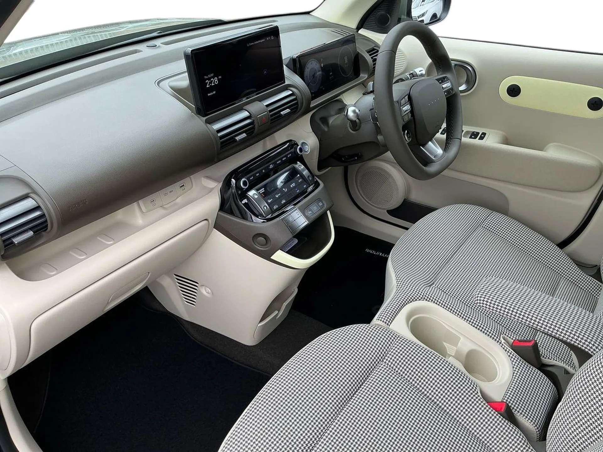 A 2026 HYUNDAI INSTER 85kW 02 49kWh 5dr Auto - ZERO DEPOSIT FINANCE & CASHBACK AVAILABLE A 2026 HYUNDAI INSTER 85kW 02 49kWh 5dr Auto - ZERO DEPOSIT FINANCE & CASHBACK AVAILABLE