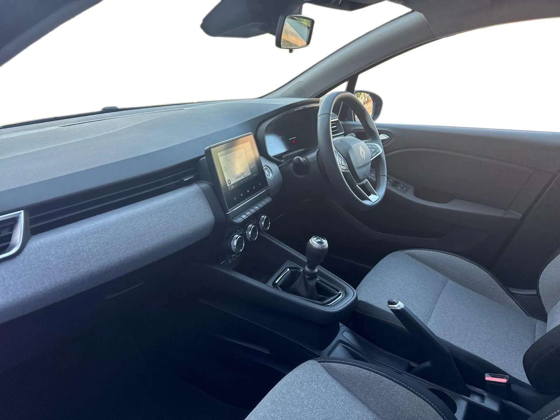 A 2024 RENAULT CLIO 1.0 TCe 90 Evolution 5dr A 2024 RENAULT CLIO 1.0 TCe 90 Evolution 5dr