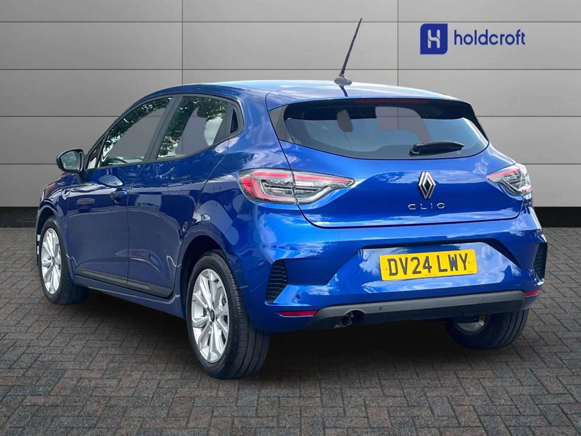 A 2024 RENAULT CLIO 1.0 TCe 90 Evolution 5dr A 2024 RENAULT CLIO 1.0 TCe 90 Evolution 5dr