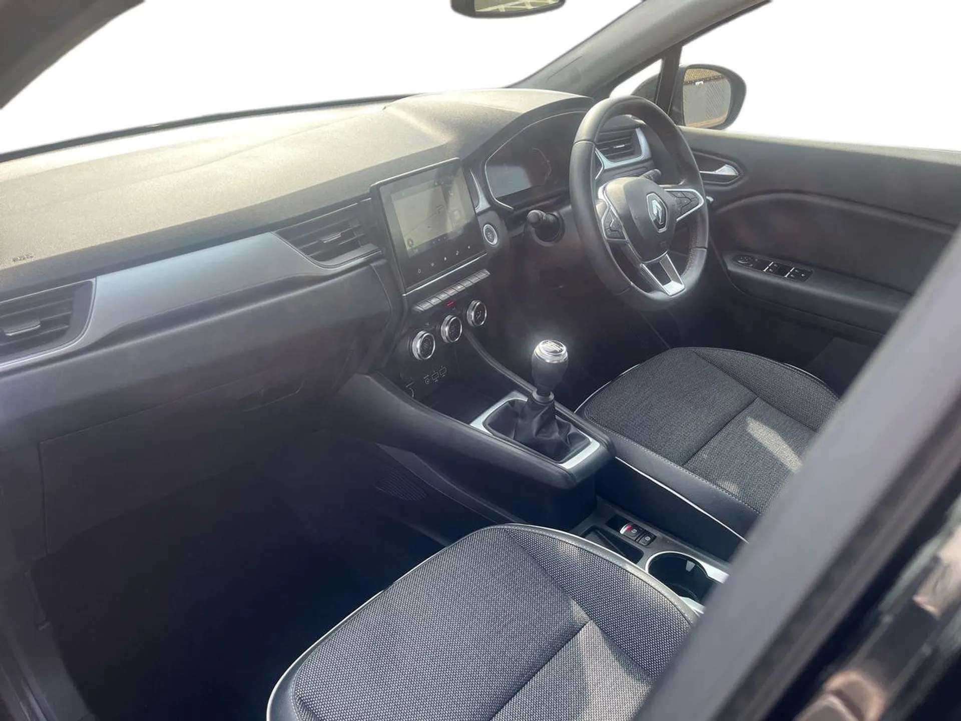 A 2022 RENAULT CAPTUR 1.0 TCE 90 SE Edition 5dr A 2022 RENAULT CAPTUR 1.0 TCE 90 SE Edition 5dr