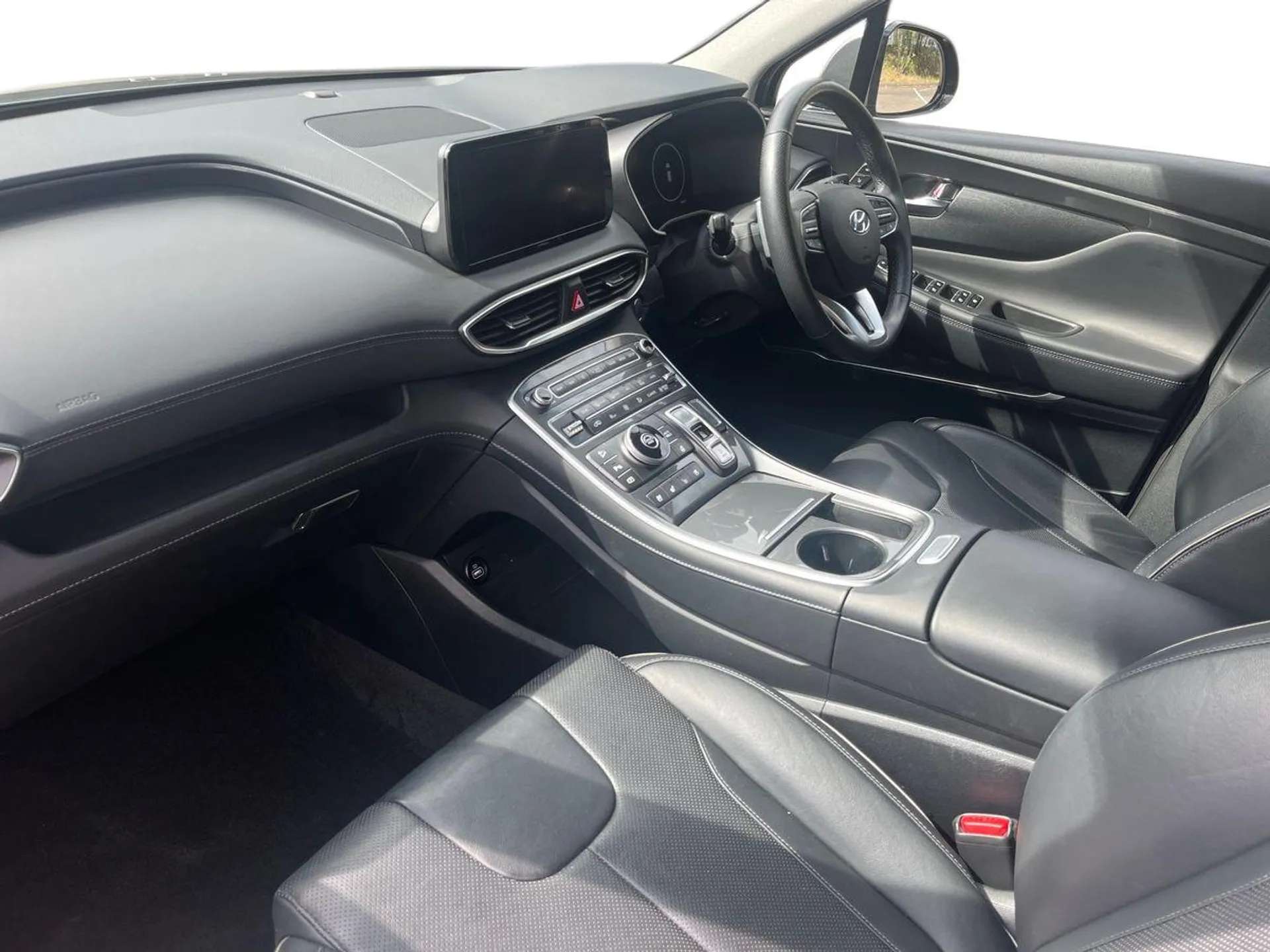 A 2022 HYUNDAI SANTA FE 1.6 TGDi Hybrid Ultimate 5dr Auto - ZERO DEPOSIT FINANCE AND CASHBACK AVAILABLE A 2022 HYUNDAI SANTA FE 1.6 TGDi Hybrid Ultimate 5dr Auto - ZERO DEPOSIT FINANCE AND CASHBACK AVAILABLE