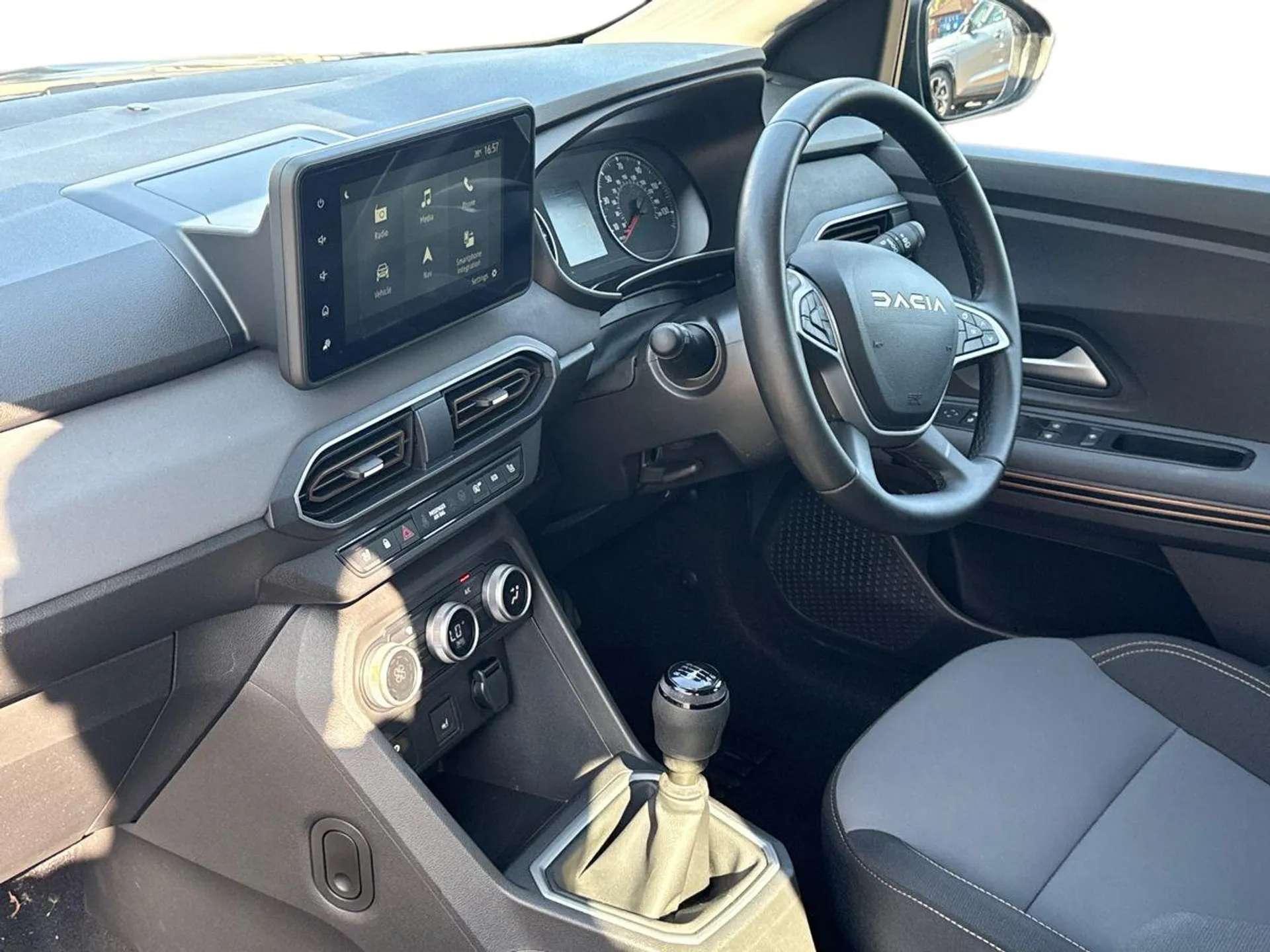 A 2025 DACIA SANDERO STEPWAY 1.0 TCe Extreme 5dr A 2025 DACIA SANDERO STEPWAY 1.0 TCe Extreme 5dr