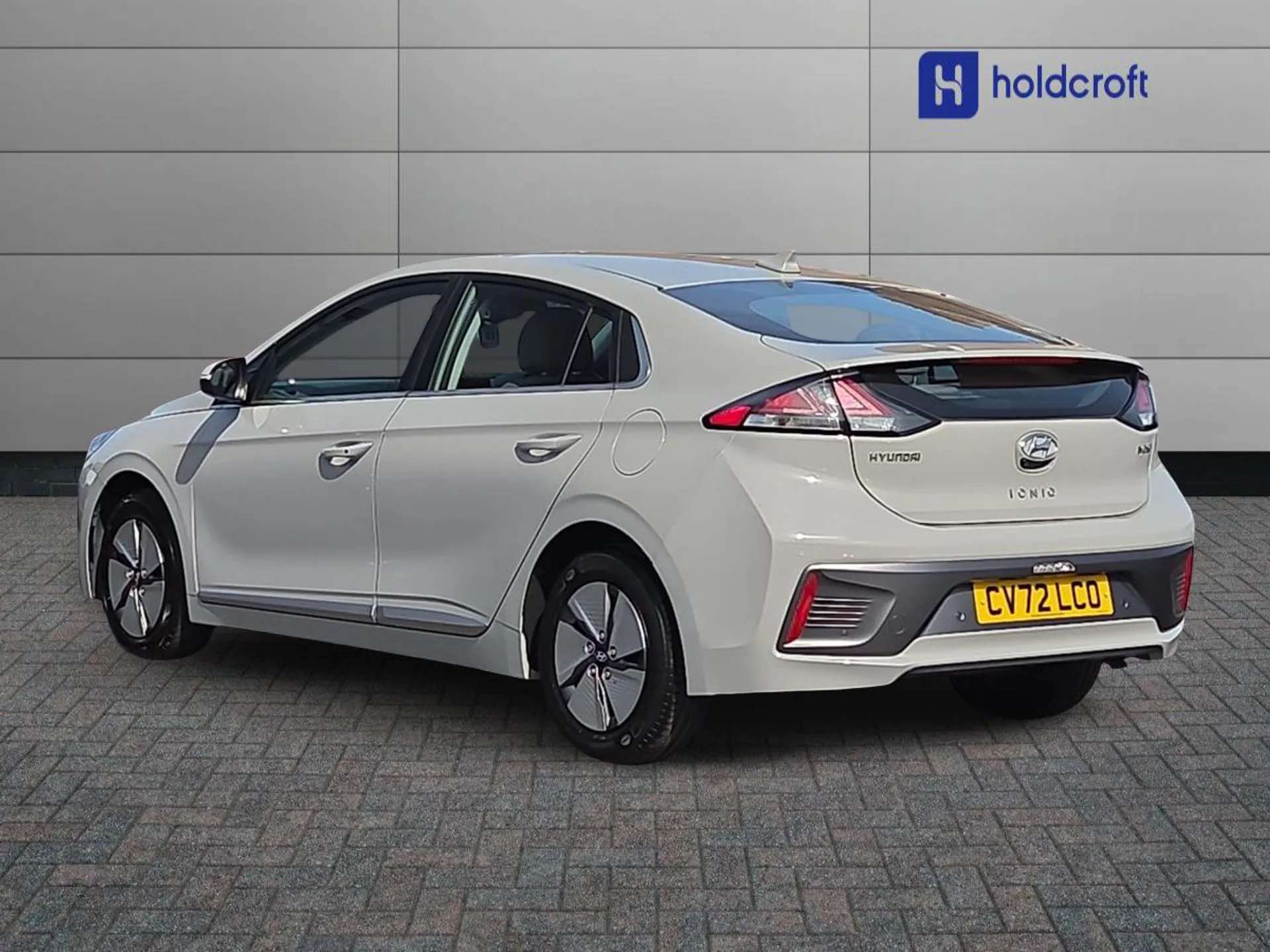 A 2022 HYUNDAI IONIQ 1.6 GDi Hybrid Premium 5dr DCT A 2022 HYUNDAI IONIQ 1.6 GDi Hybrid Premium 5dr DCT