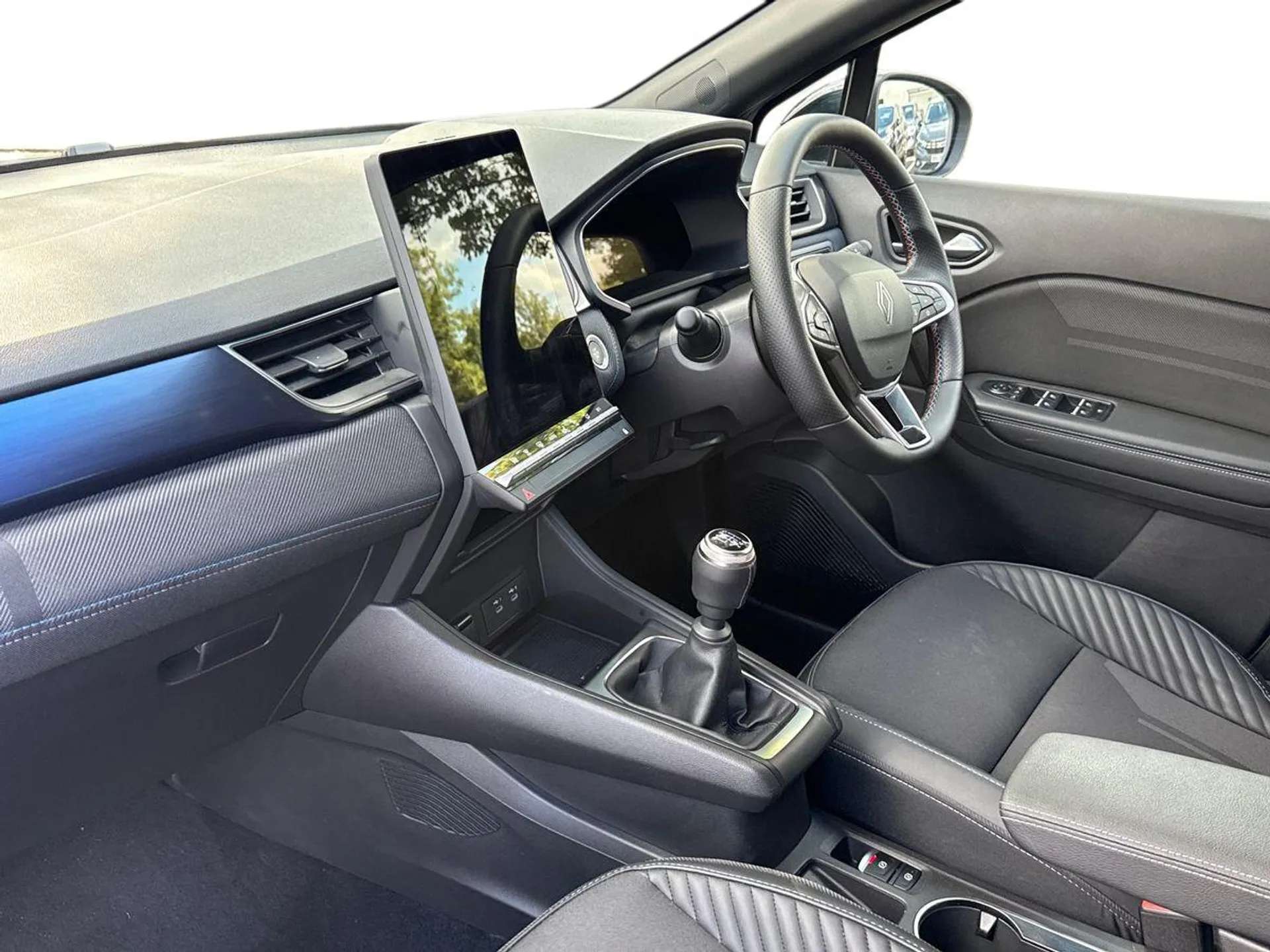 A 2026 RENAULT CAPTUR 1.2 TCE 115 Esprit Alpine 5dr A 2026 RENAULT CAPTUR 1.2 TCE 115 Esprit Alpine 5dr