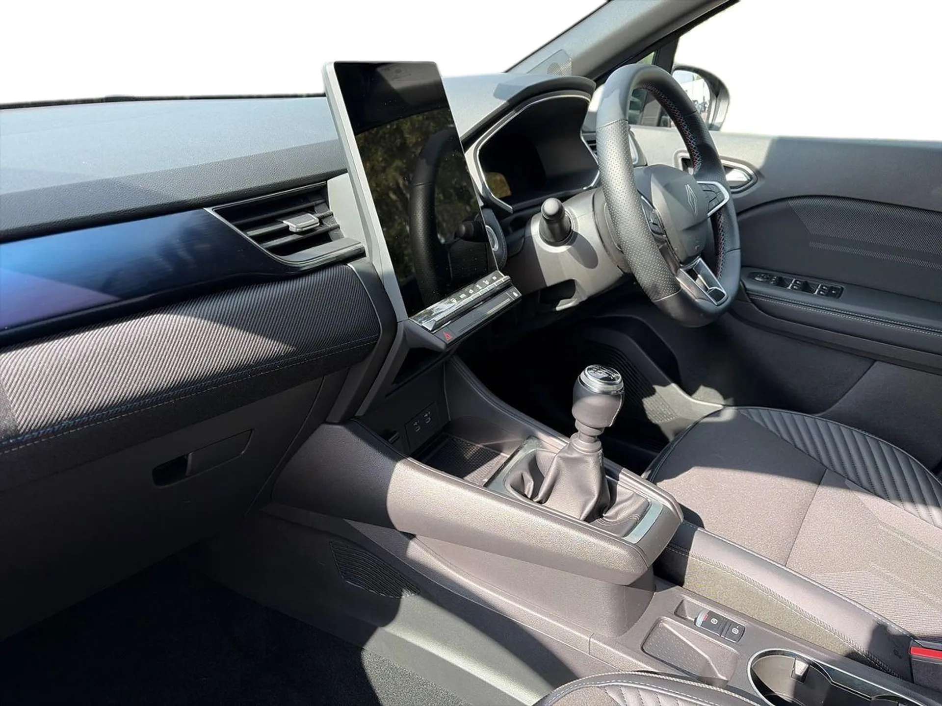 A 2026 RENAULT CAPTUR 1.2 TCE 115 Esprit Alpine 5dr A 2026 RENAULT CAPTUR 1.2 TCE 115 Esprit Alpine 5dr