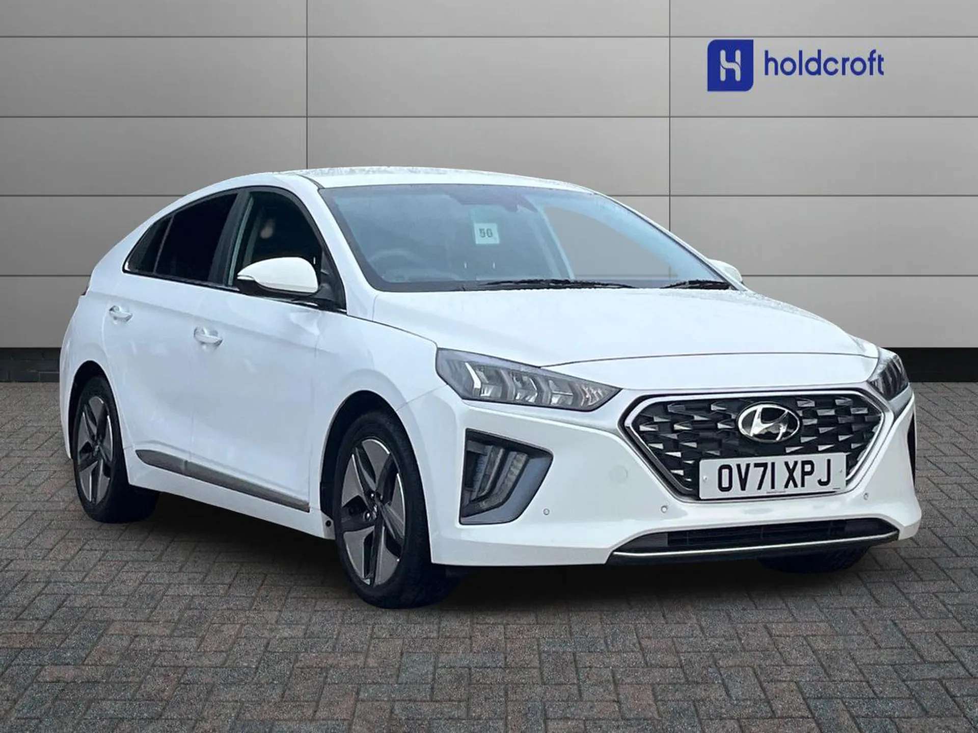 A 2021 HYUNDAI IONIQ 1.6 GDi Hybrid Premium SE 5dr DCT - ZERO DEPOSIT FINANCE AND CASHBACK AVAILABLE A 2021 HYUNDAI IONIQ 1.6 GDi Hybrid Premium SE 5dr DCT - ZERO DEPOSIT FINANCE AND CASHBACK AVAILABLE