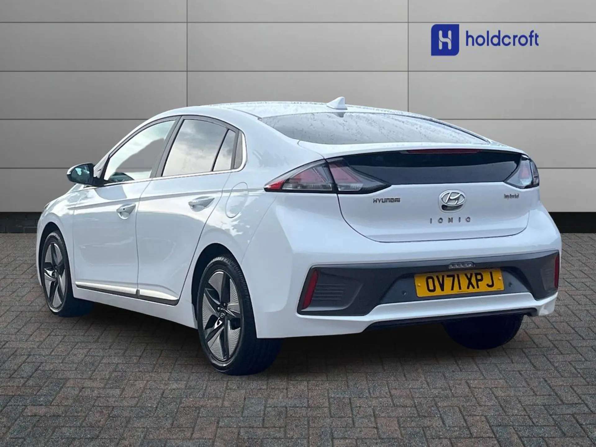 A 2021 HYUNDAI IONIQ 1.6 GDi Hybrid Premium SE 5dr DCT - ZERO DEPOSIT FINANCE AND CASHBACK AVAILABLE A 2021 HYUNDAI IONIQ 1.6 GDi Hybrid Premium SE 5dr DCT - ZERO DEPOSIT FINANCE AND CASHBACK AVAILABLE