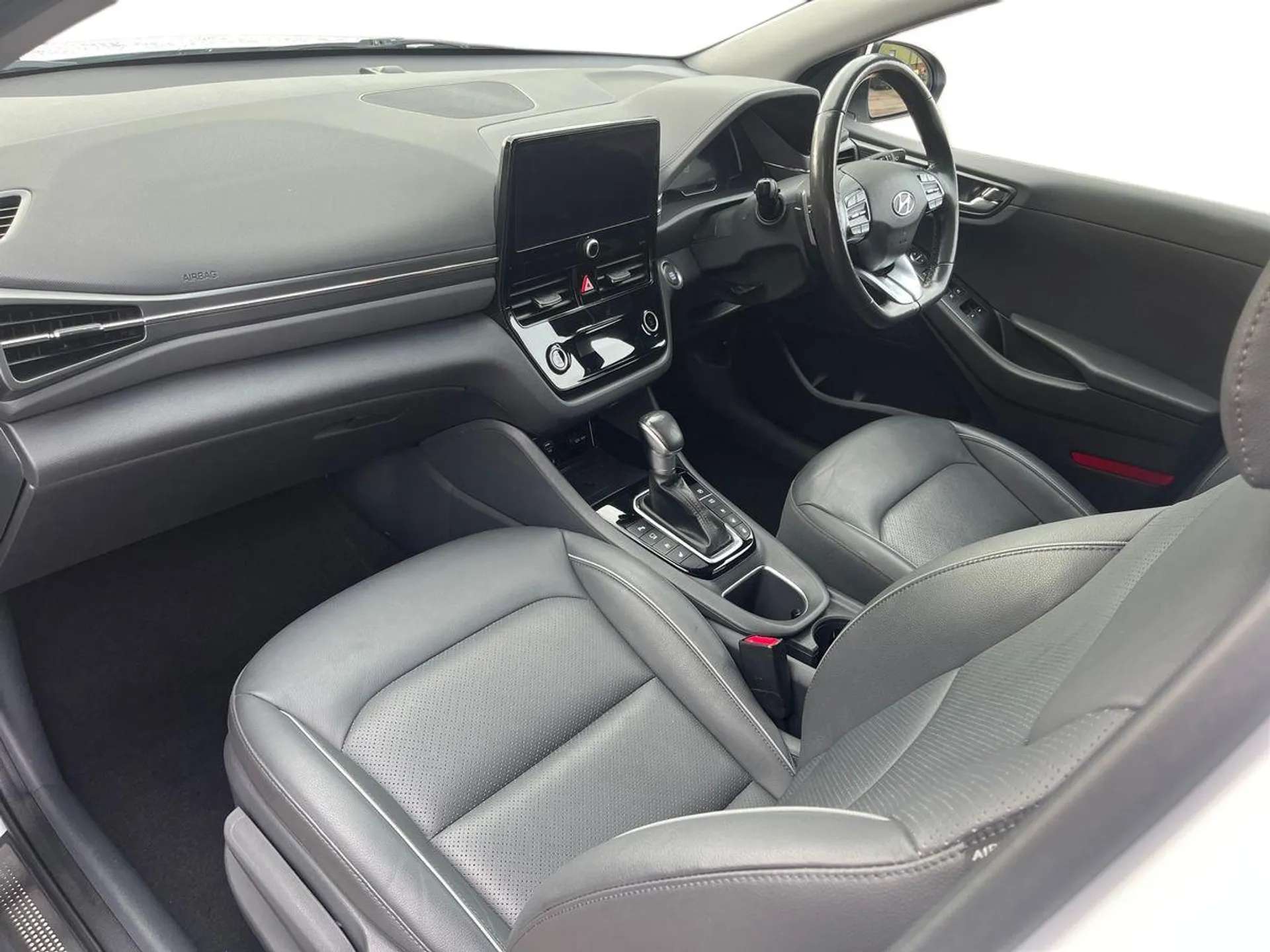 A 2021 HYUNDAI IONIQ 1.6 GDi Hybrid Premium SE 5dr DCT - ZERO DEPOSIT FINANCE AND CASHBACK AVAILABLE A 2021 HYUNDAI IONIQ 1.6 GDi Hybrid Premium SE 5dr DCT - ZERO DEPOSIT FINANCE AND CASHBACK AVAILABLE