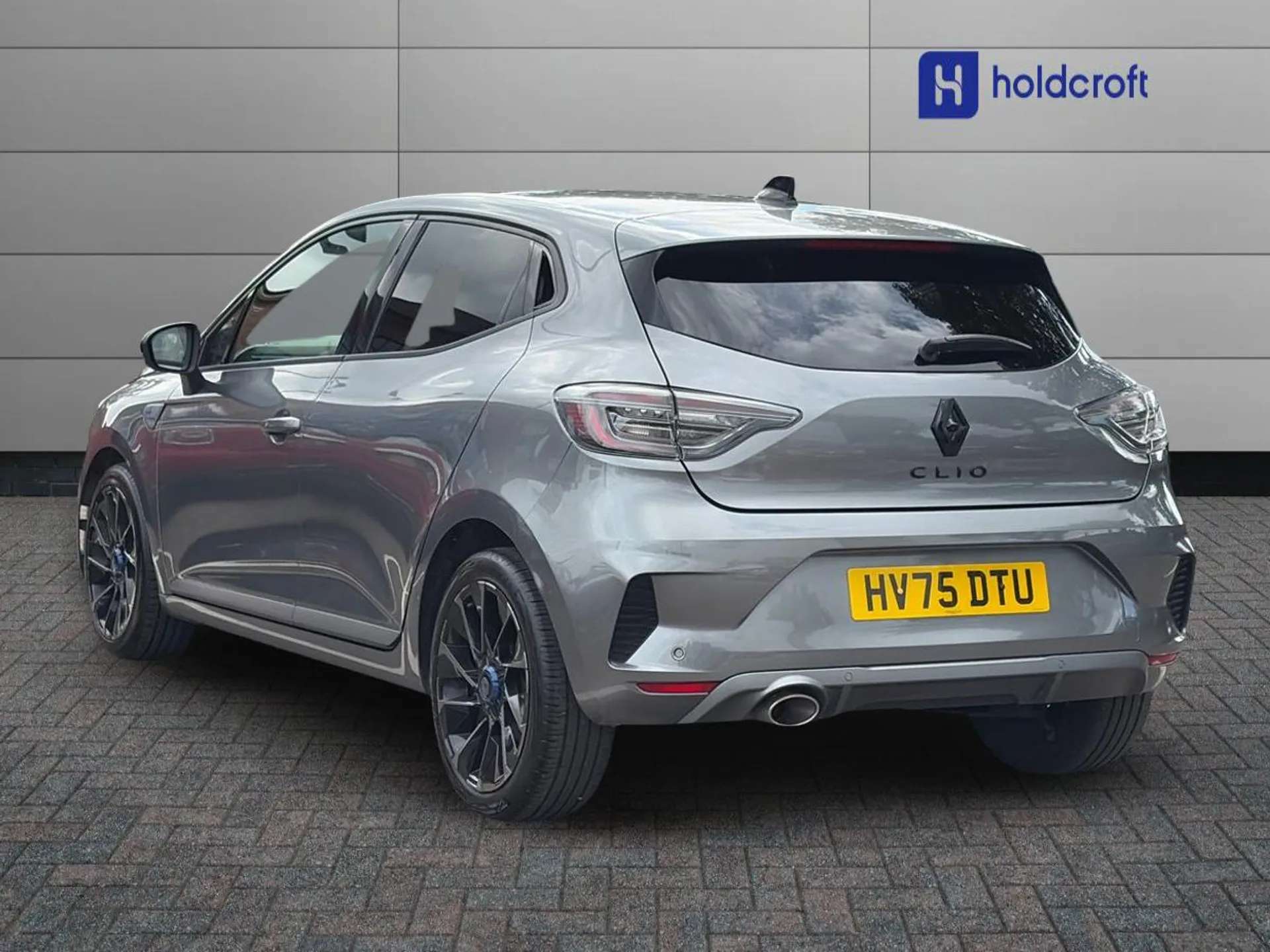 A 2025 RENAULT CLIO 1.0 TCe 90 Esprit Alpine 5dr A 2025 RENAULT CLIO 1.0 TCe 90 Esprit Alpine 5dr