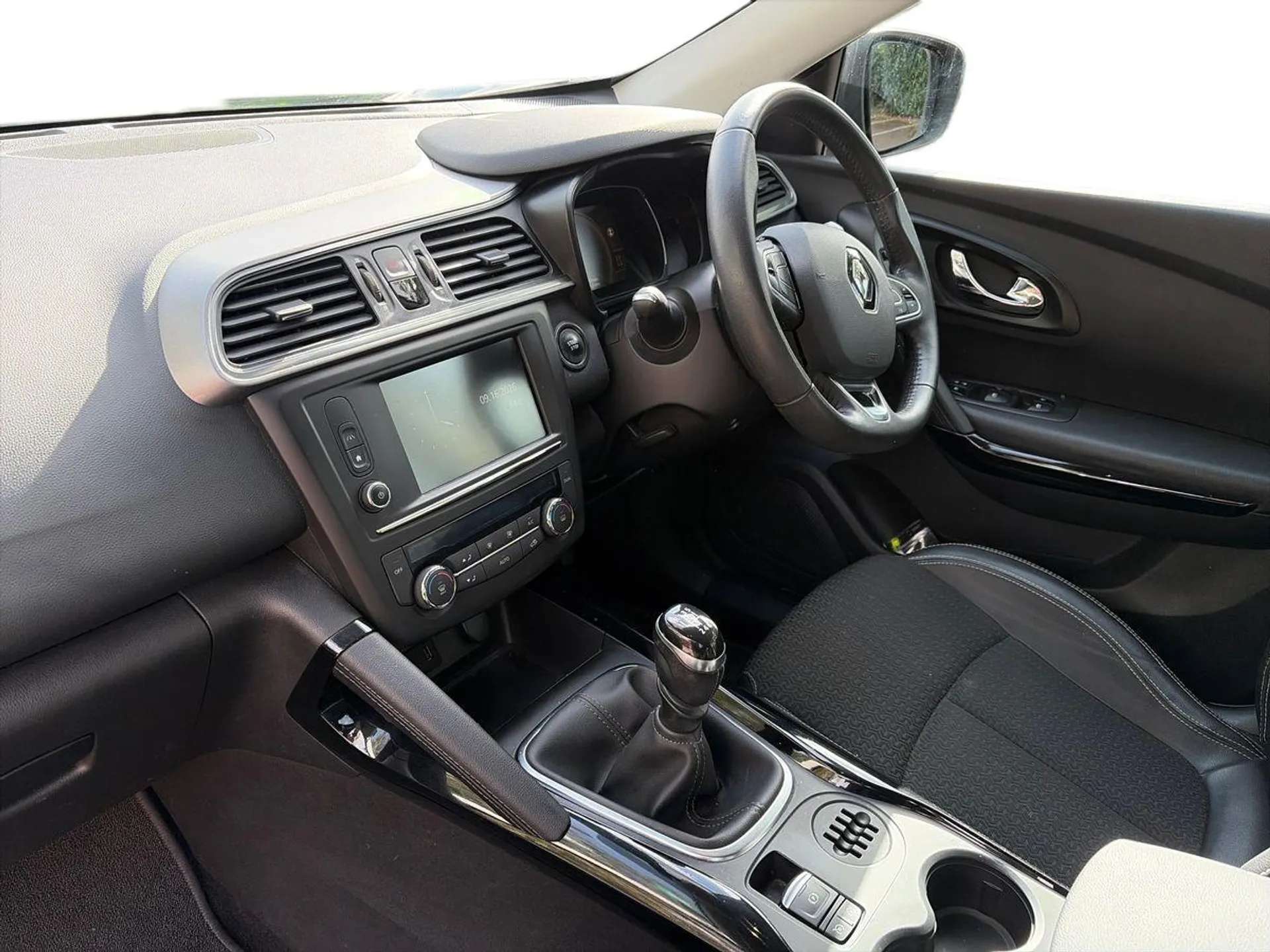 A 2016 RENAULT KADJAR 1.6 dCi Dynamique S Nav 5dr A 2016 RENAULT KADJAR 1.6 dCi Dynamique S Nav 5dr