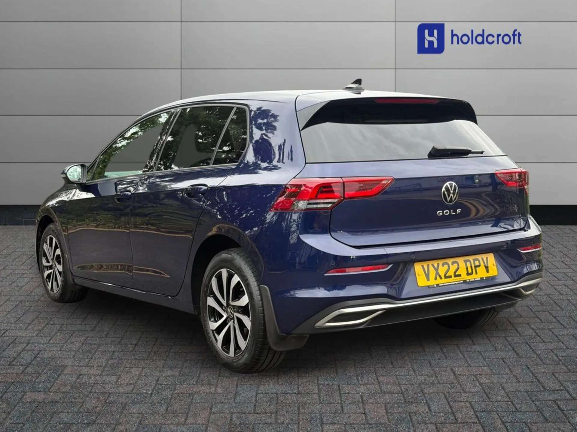 A 2022 VOLKSWAGEN GOLF 1.5 TSI Active 5dr A 2022 VOLKSWAGEN GOLF 1.5 TSI Active 5dr