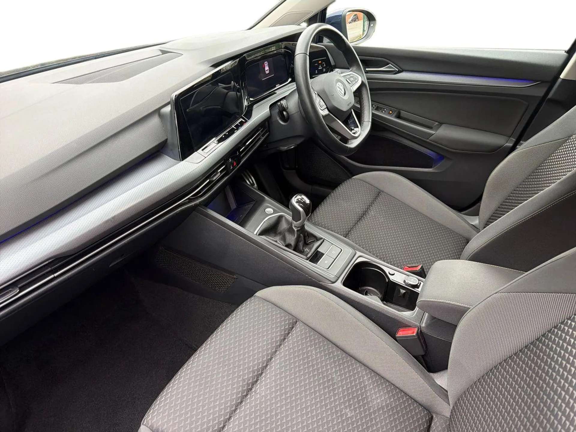 A 2022 VOLKSWAGEN GOLF 1.5 TSI Active 5dr A 2022 VOLKSWAGEN GOLF 1.5 TSI Active 5dr