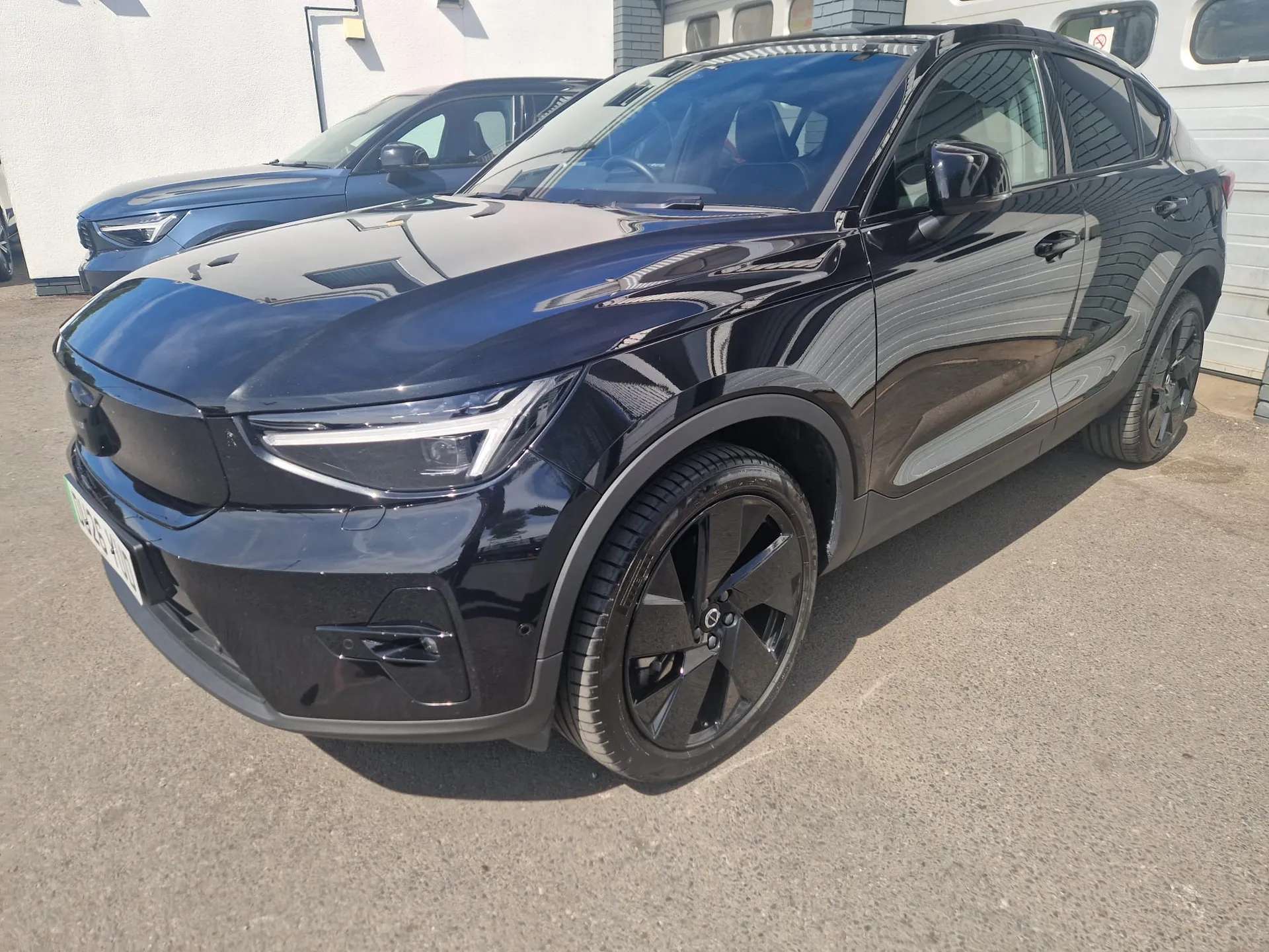 A 2026 VOLVO EC40 325kW TM Perf Ultra Black Edition 82kWh 5dr Auto A 2026 VOLVO EC40 325kW TM Perf Ultra Black Edition 82kWh 5dr Auto
