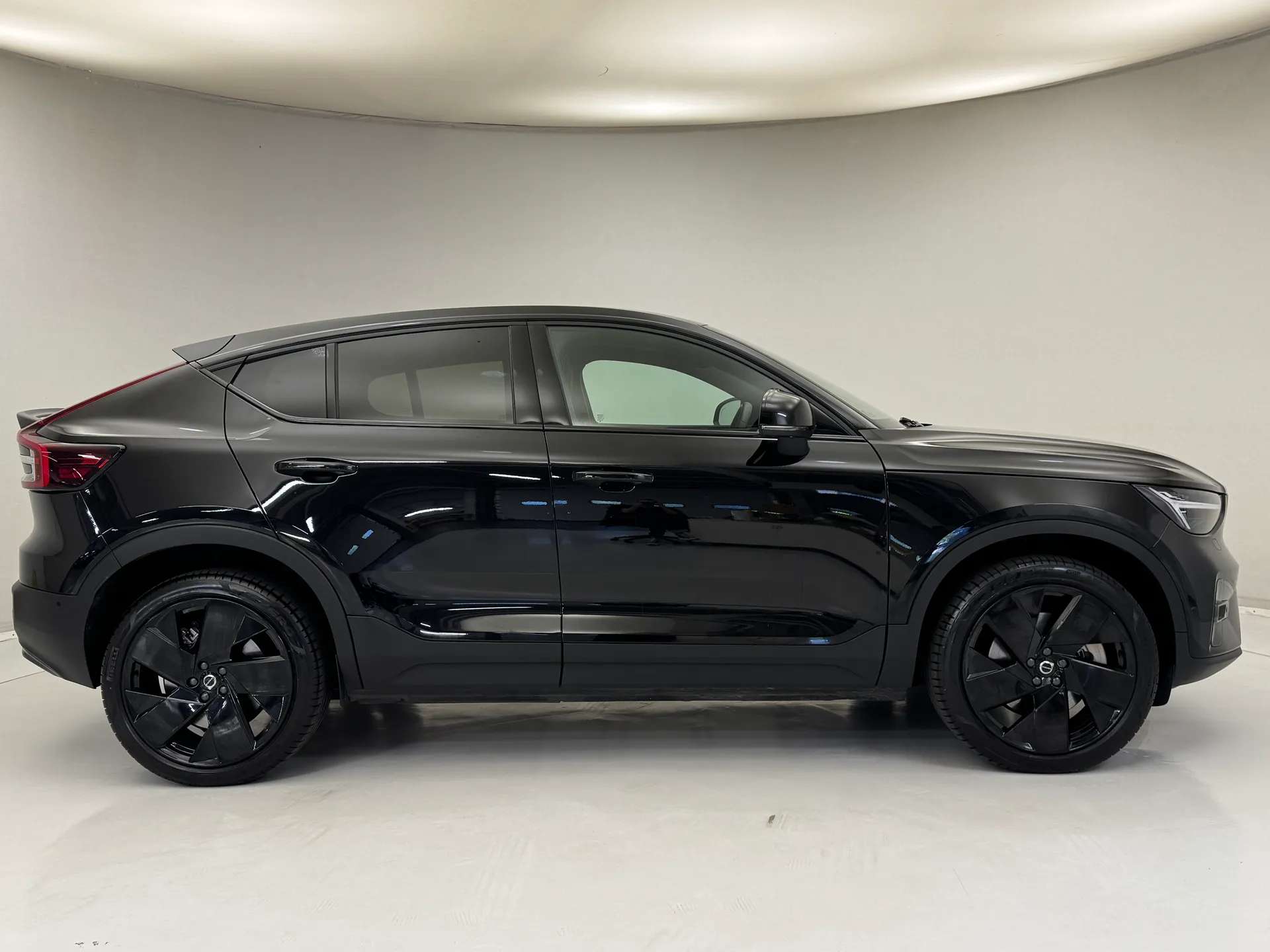 A 2026 VOLVO EC40 325kW TM Perf Ultra Black Edition 82kWh 5dr Auto A 2026 VOLVO EC40 325kW TM Perf Ultra Black Edition 82kWh 5dr Auto