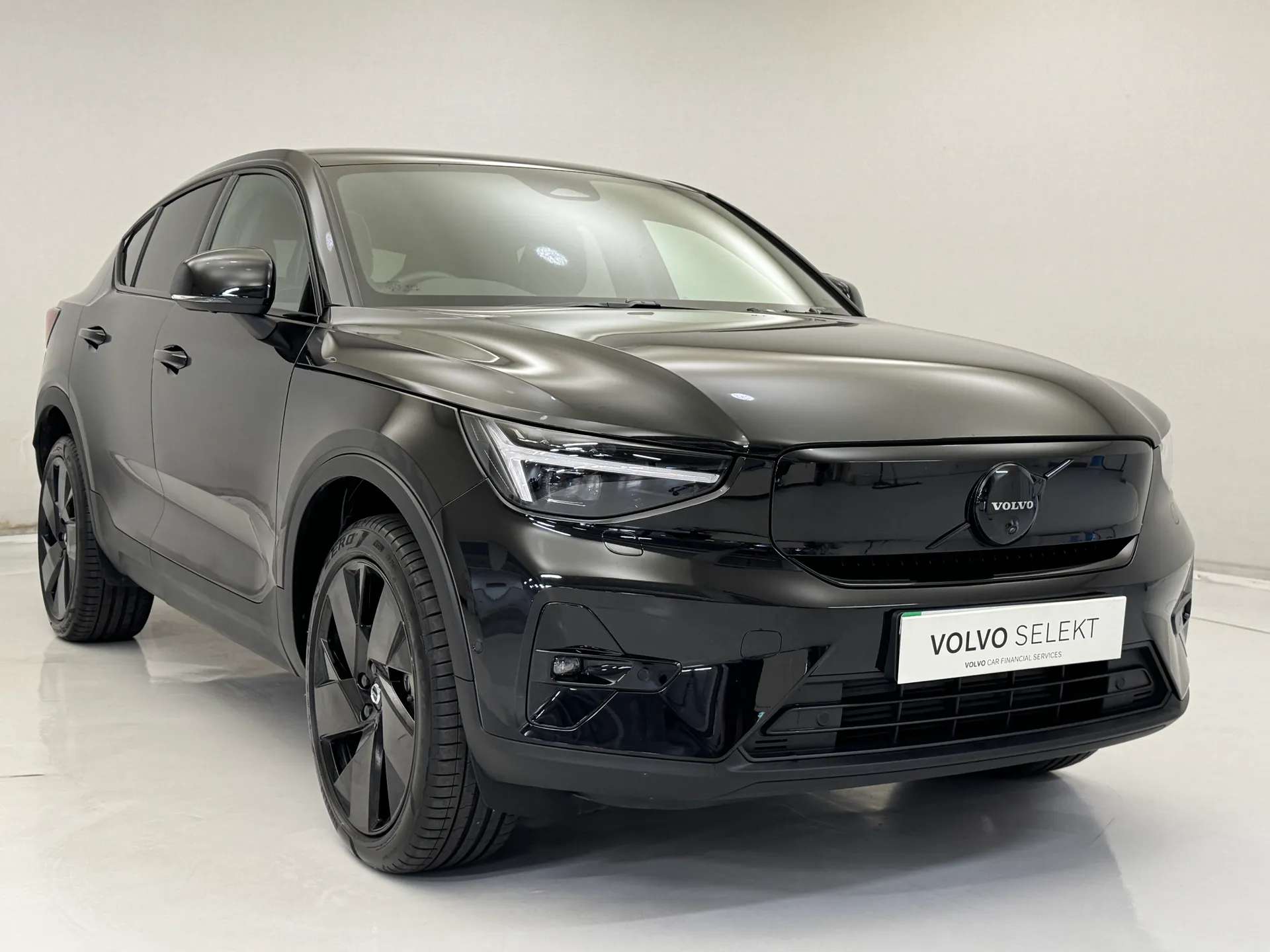 A 2026 VOLVO EC40 325kW TM Perf Ultra Black Edition 82kWh 5dr Auto A 2026 VOLVO EC40 325kW TM Perf Ultra Black Edition 82kWh 5dr Auto