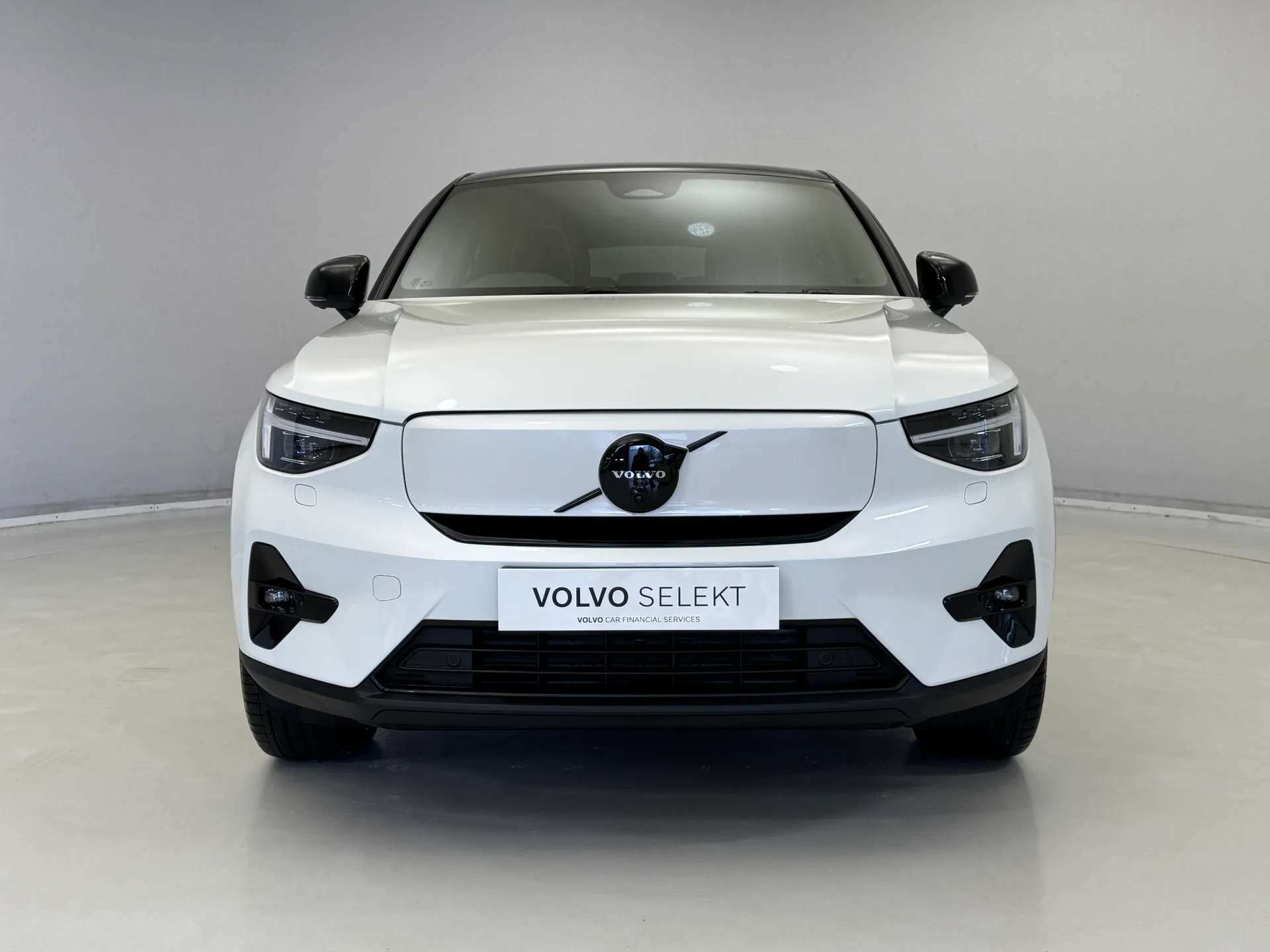 2025 VOLVO EC40 2025 VOLVO EC40