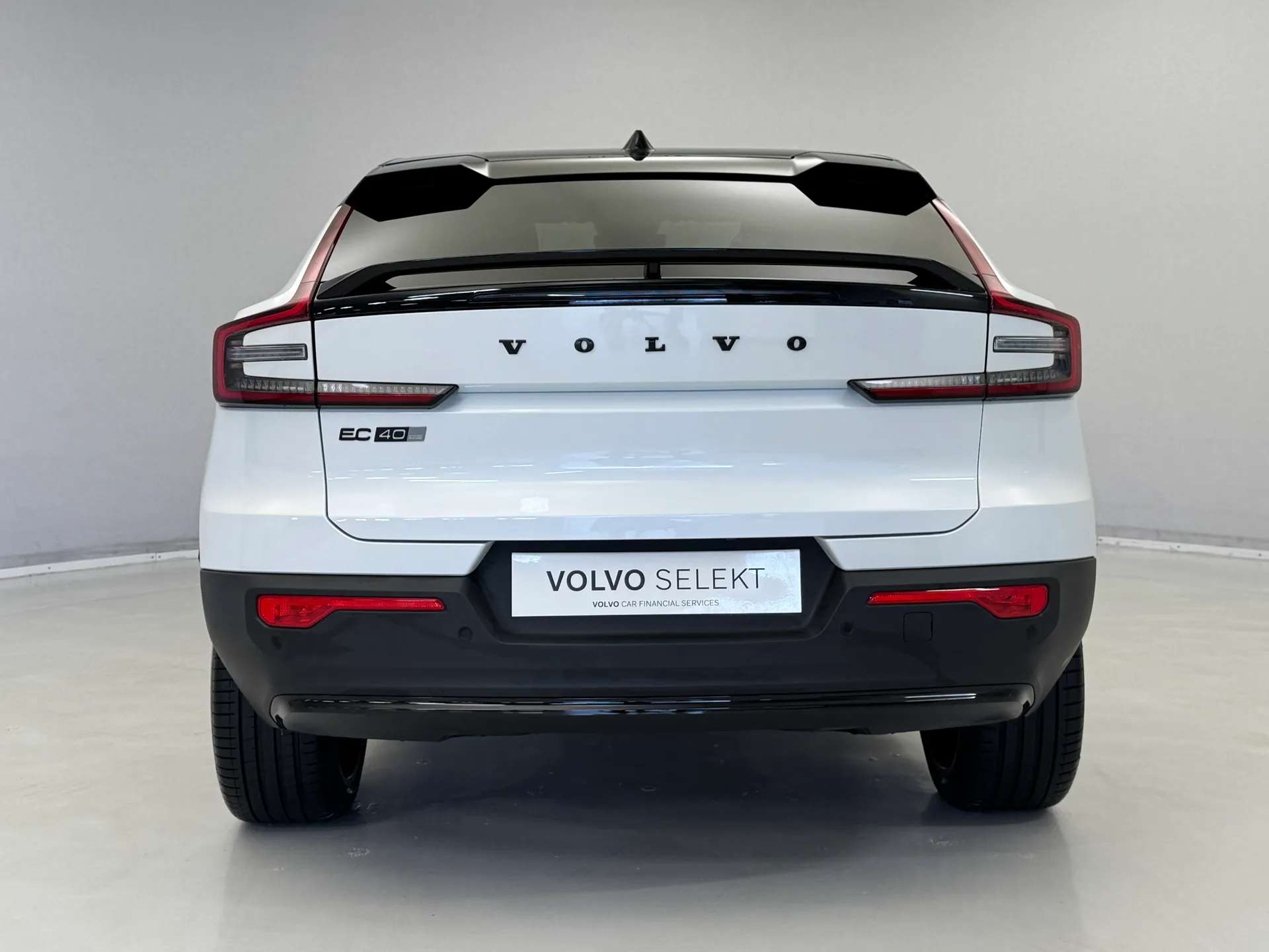 2025 VOLVO EC40 2025 VOLVO EC40
