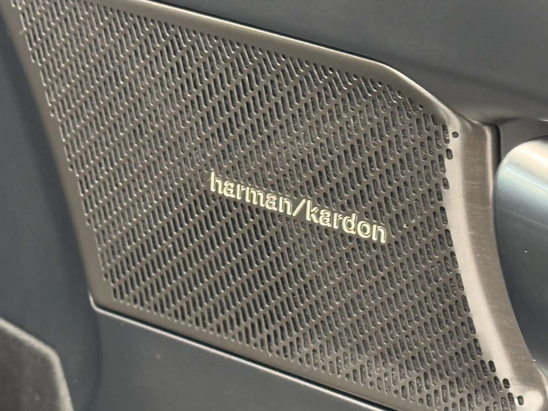 2025 VOLVO EC40 2025 VOLVO EC40