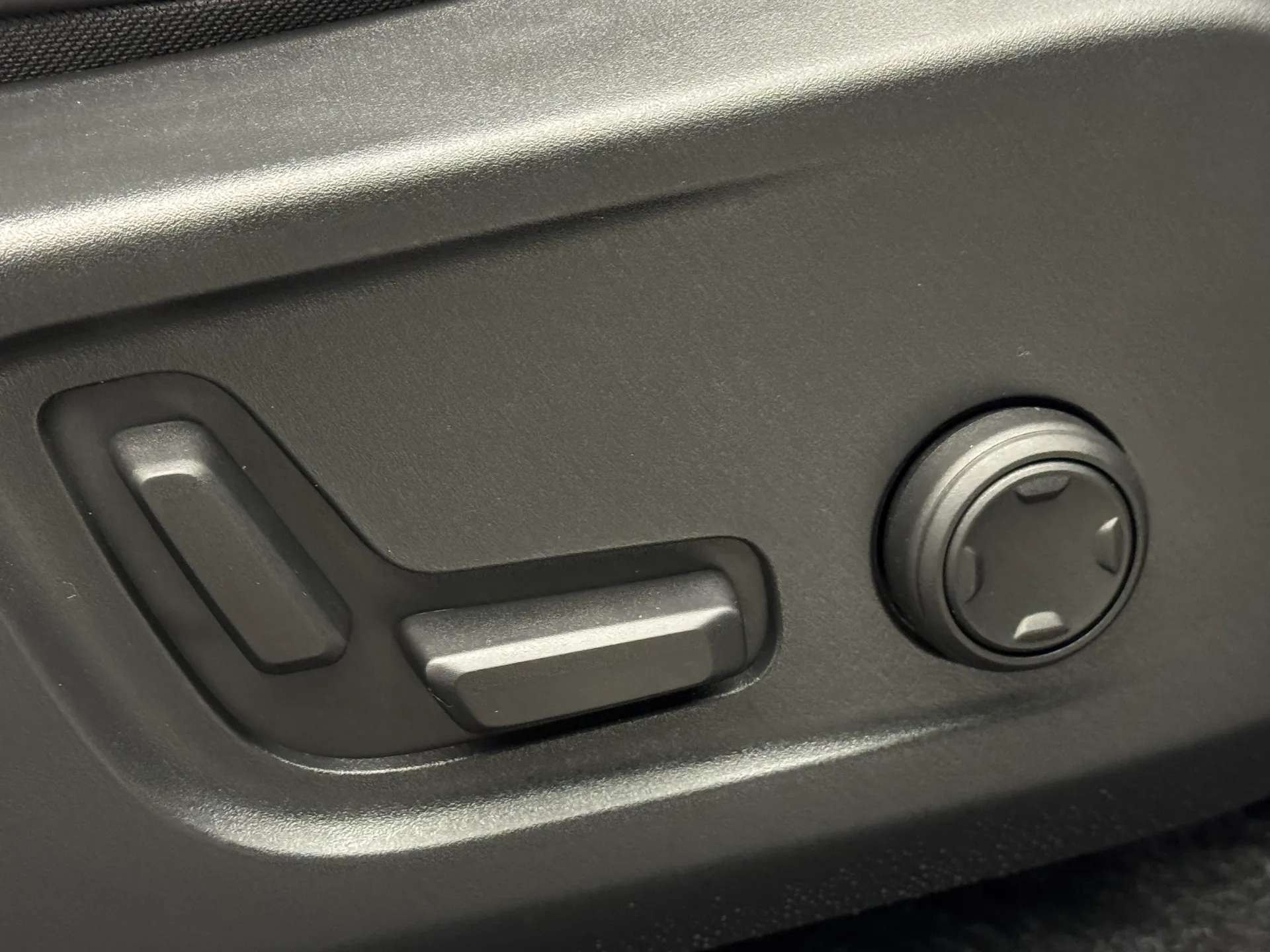 2025 VOLVO EC40 2025 VOLVO EC40