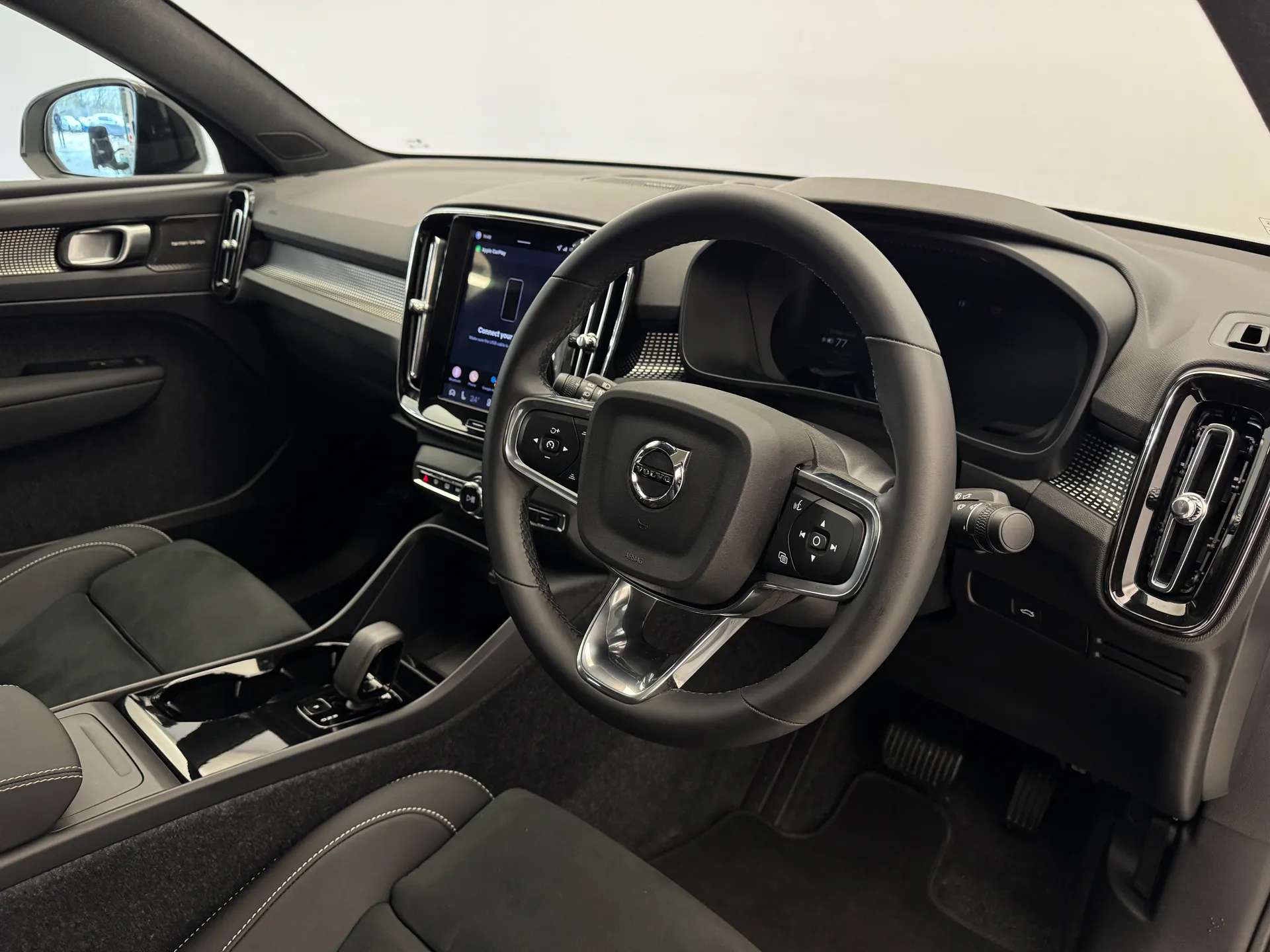 2025 VOLVO EC40 2025 VOLVO EC40