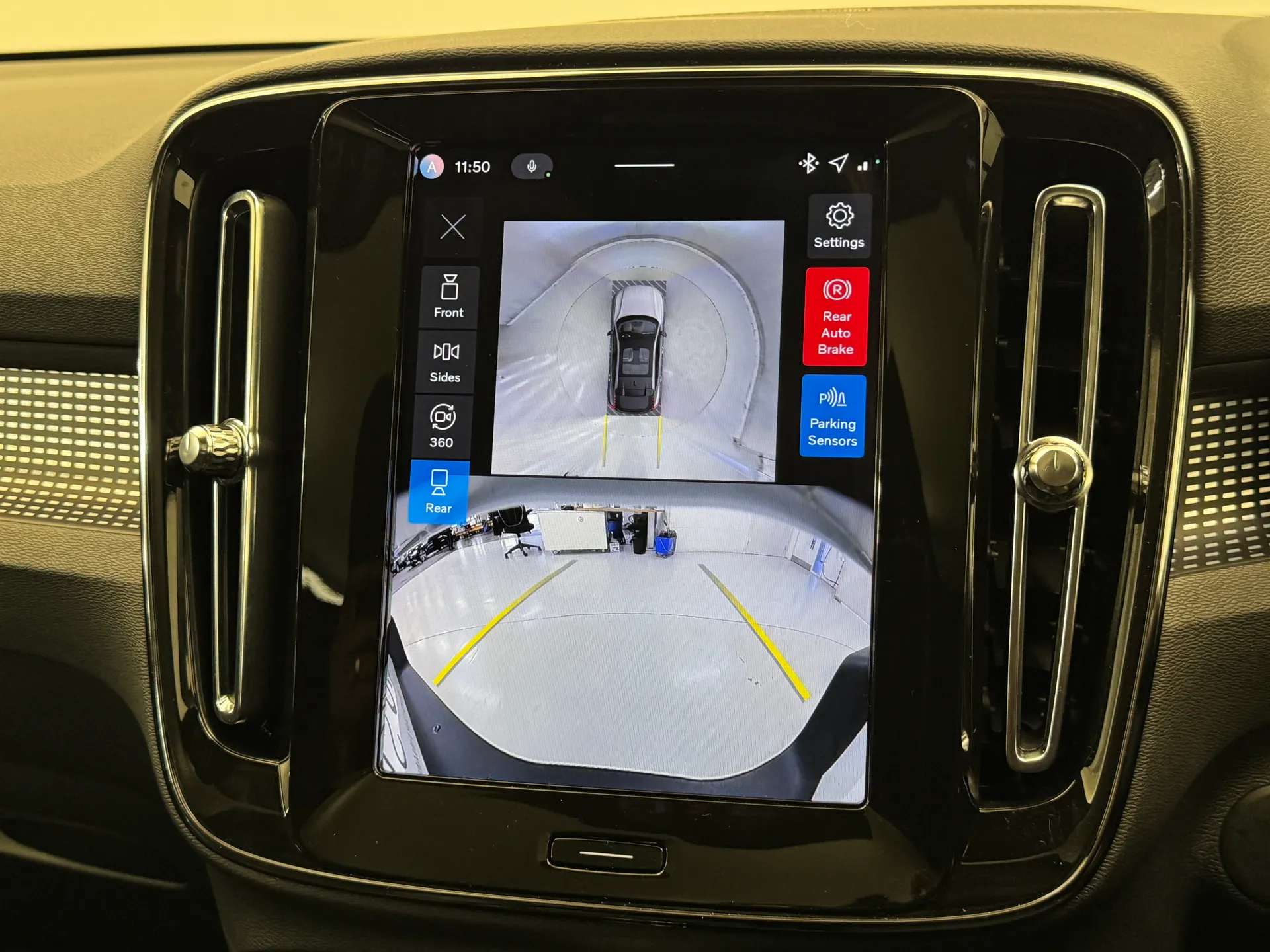 2025 VOLVO EC40 2025 VOLVO EC40