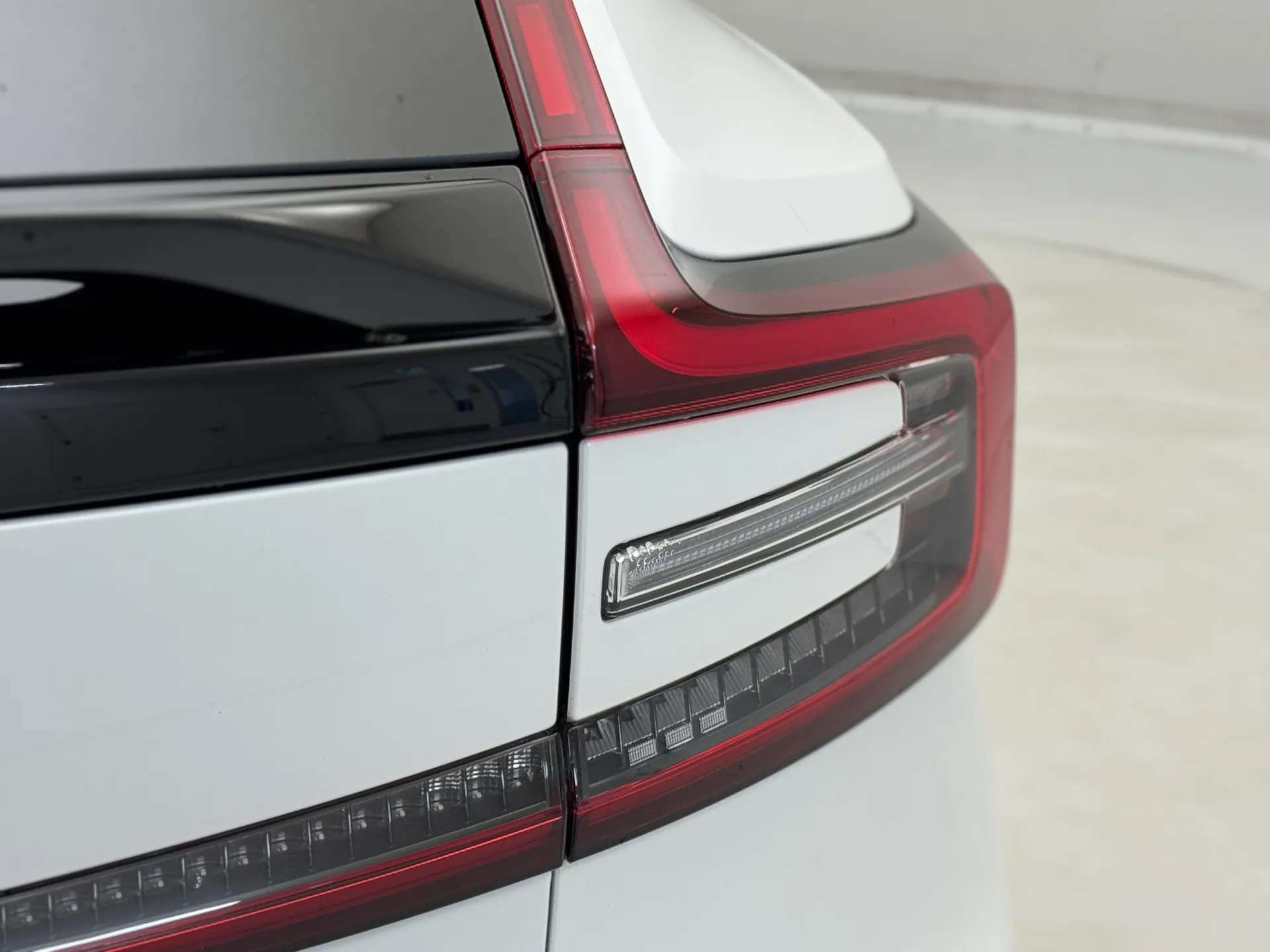 2025 VOLVO EC40 2025 VOLVO EC40