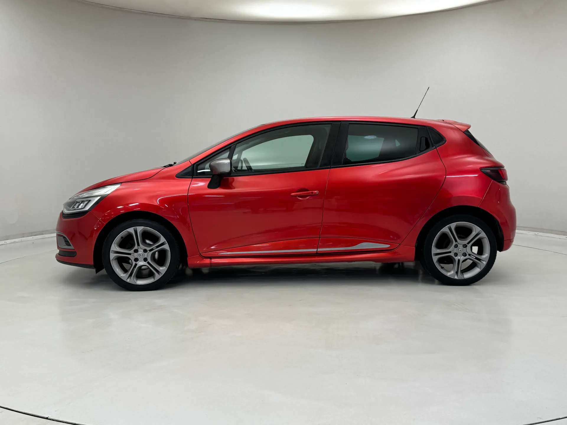 2019 RENAULT CLIO 2019 RENAULT CLIO
