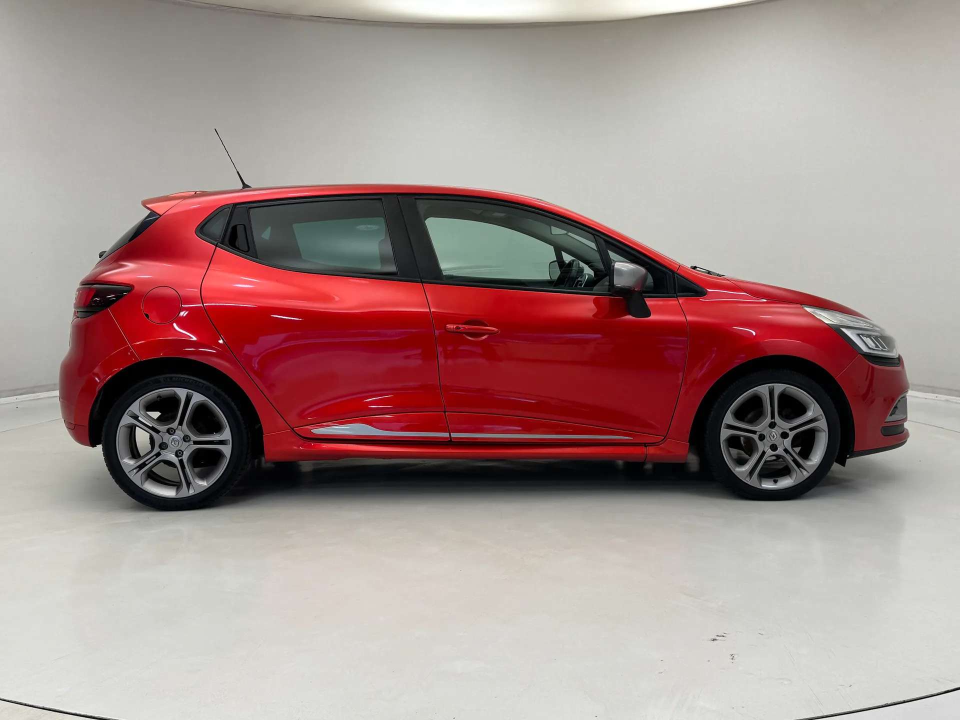 2019 RENAULT CLIO 2019 RENAULT CLIO