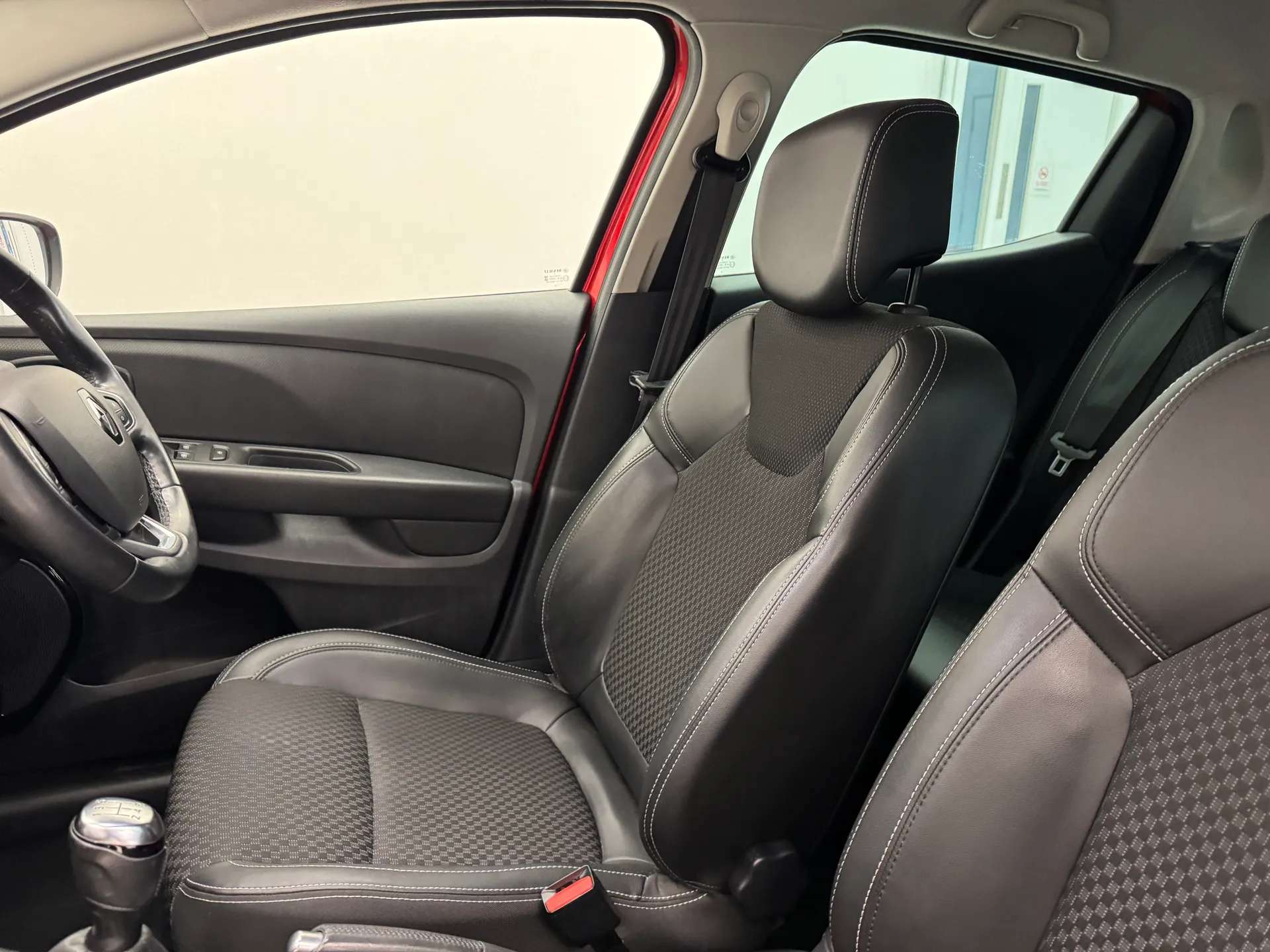 2019 RENAULT CLIO 2019 RENAULT CLIO