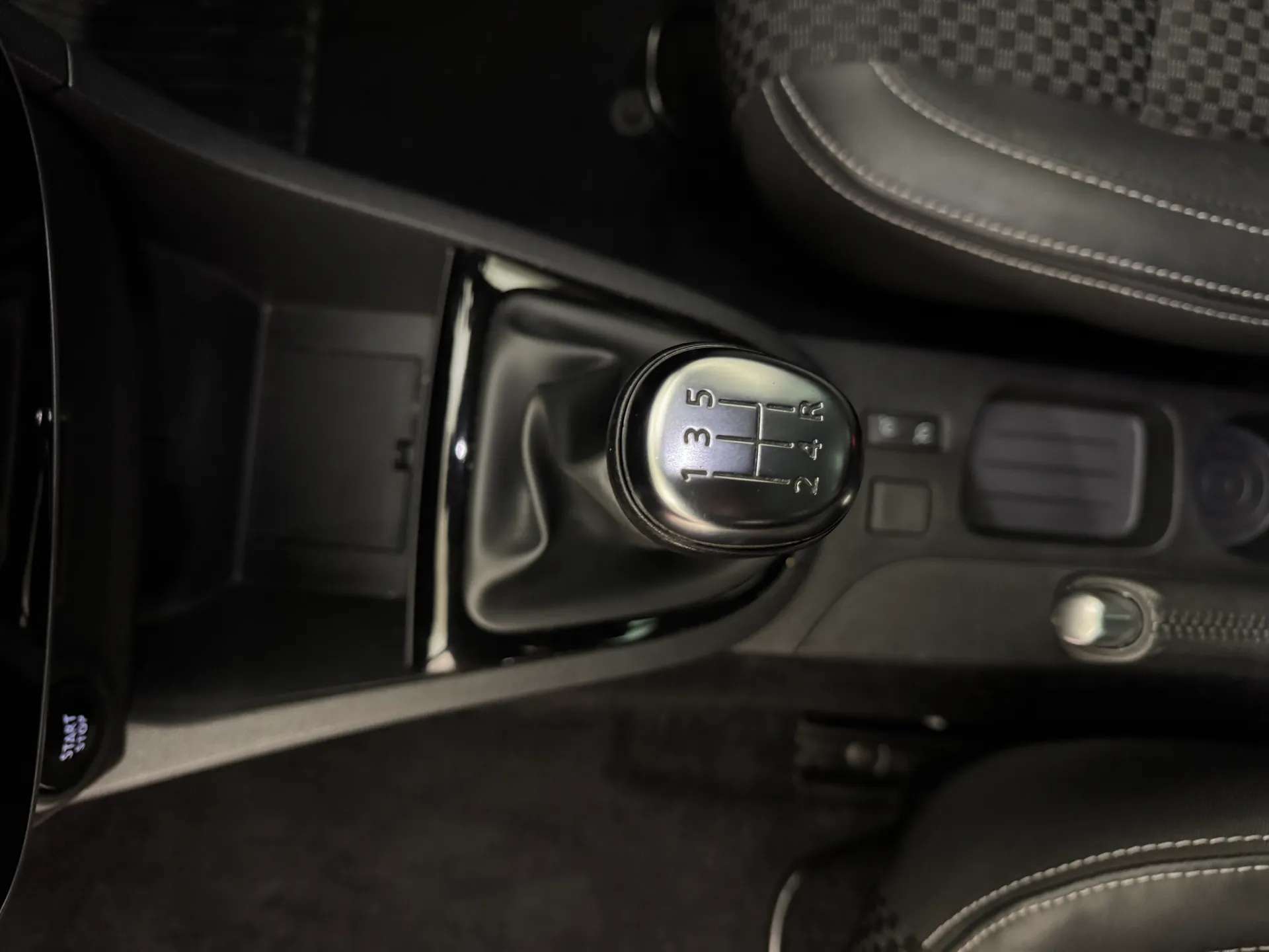 2019 RENAULT CLIO 2019 RENAULT CLIO