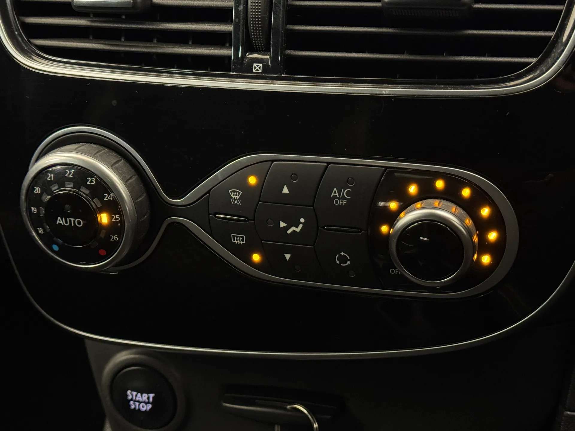 2019 RENAULT CLIO 2019 RENAULT CLIO