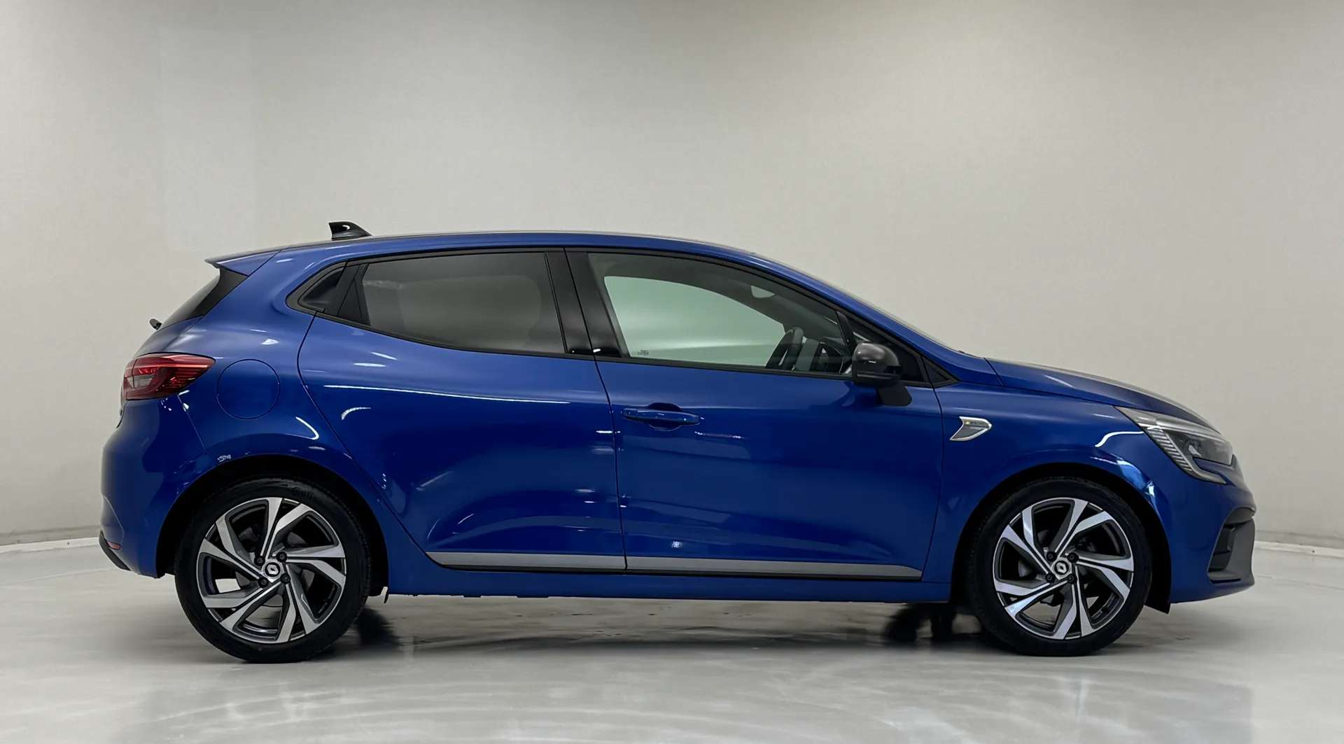 A 2023 RENAULT CLIO 1.0 TCe 90 RS Line 5dr A 2023 RENAULT CLIO 1.0 TCe 90 RS Line 5dr