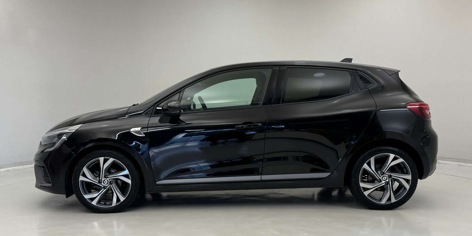 A 2023 RENAULT CLIO 1.0 TCe 90 RS Line 5dr A 2023 RENAULT CLIO 1.0 TCe 90 RS Line 5dr