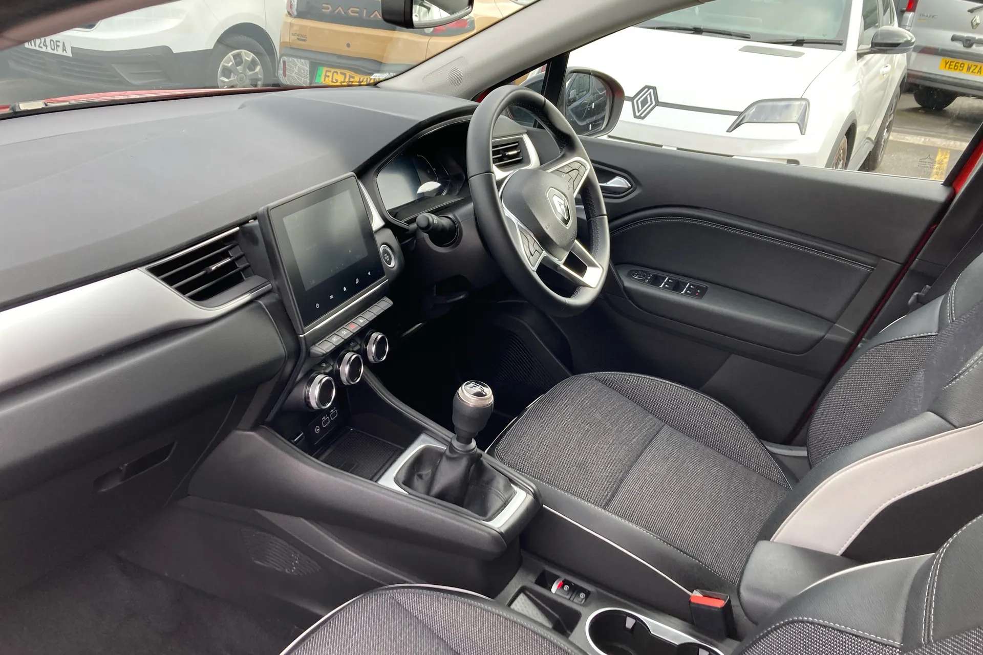 A 2024 RENAULT CAPTUR 1.0 TCE 90 Techno 5dr A 2024 RENAULT CAPTUR 1.0 TCE 90 Techno 5dr