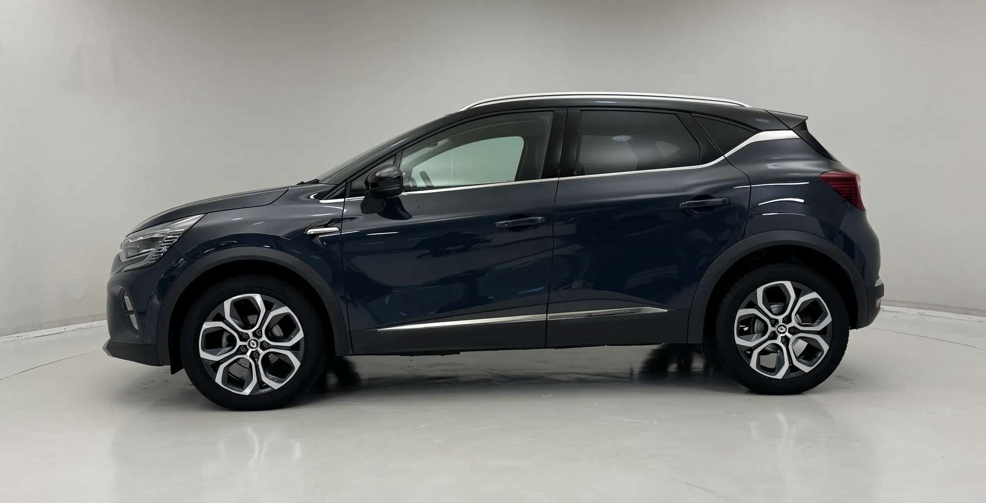 A 2022 RENAULT CAPTUR 1.0 TCE 90 Techno 5dr A 2022 RENAULT CAPTUR 1.0 TCE 90 Techno 5dr