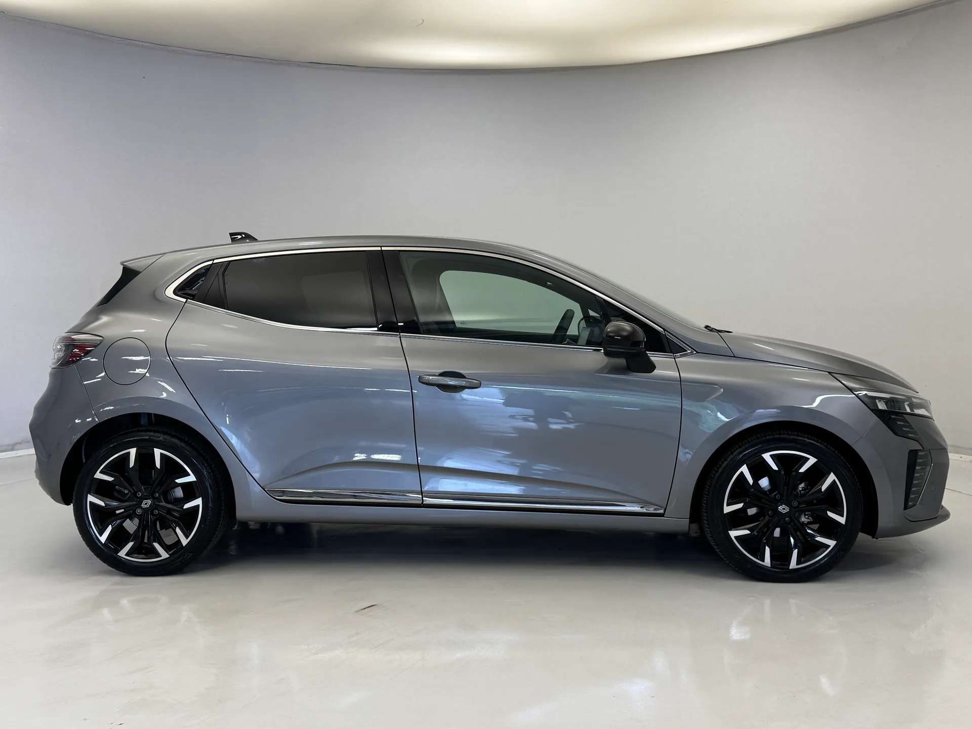 A 2024 RENAULT CLIO 1.0 TCe 90 Techno 5dr A 2024 RENAULT CLIO 1.0 TCe 90 Techno 5dr