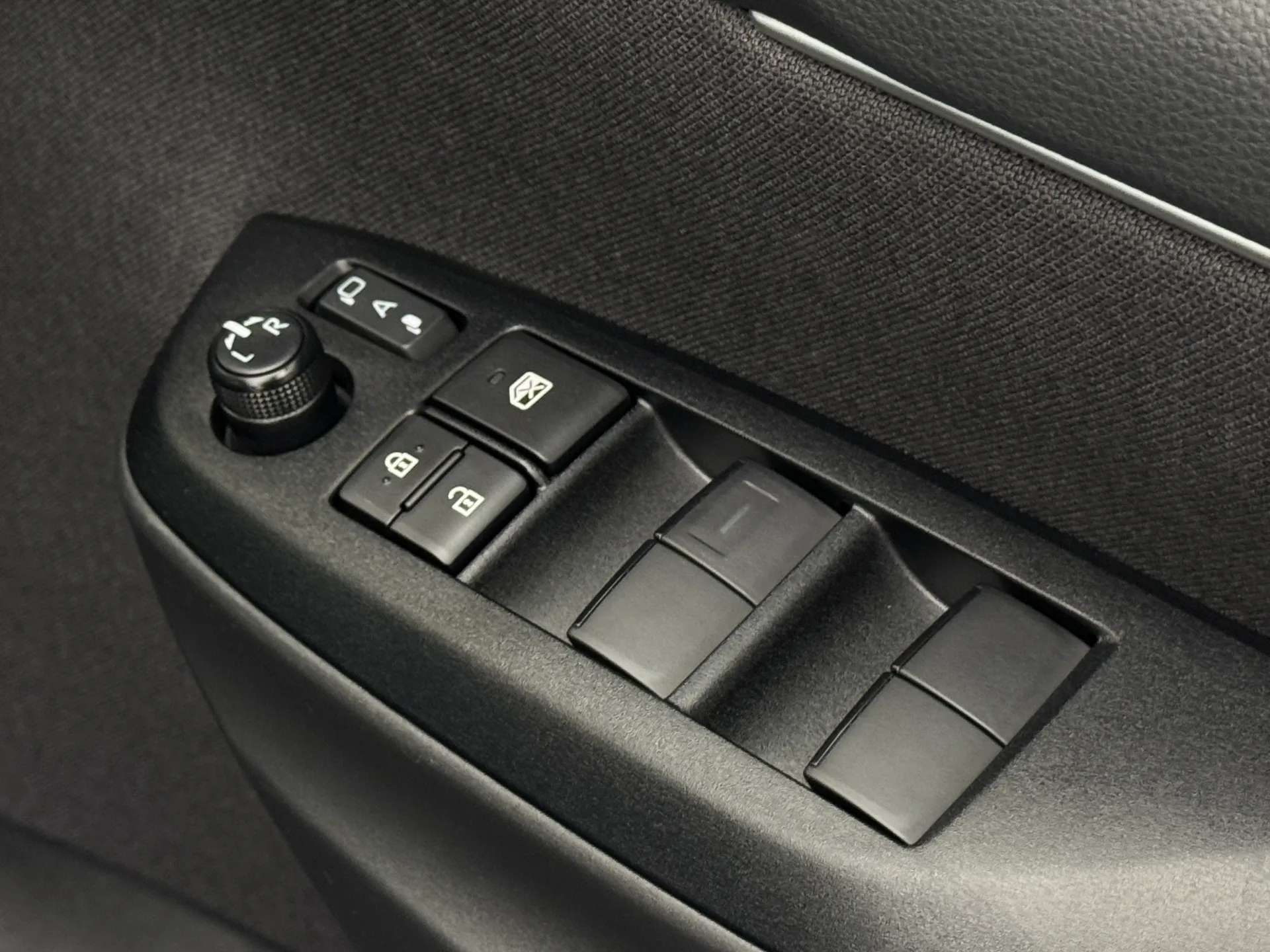 2026 MAZDA 2 HYBRID 2026 MAZDA 2 HYBRID