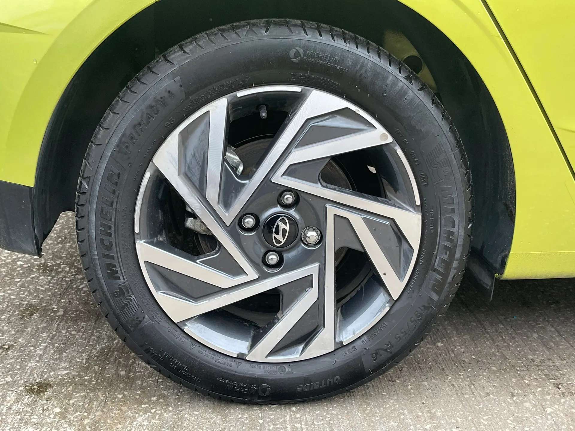 A 2024 HYUNDAI I20 1.0T GDi Advance 5dr âAPPLE CAR PLAYâCAMERAâSATNAVâ A 2024 HYUNDAI I20 1.0T GDi Advance 5dr âAPPLE CAR PLAYâCAMERAâSATNAVâ
