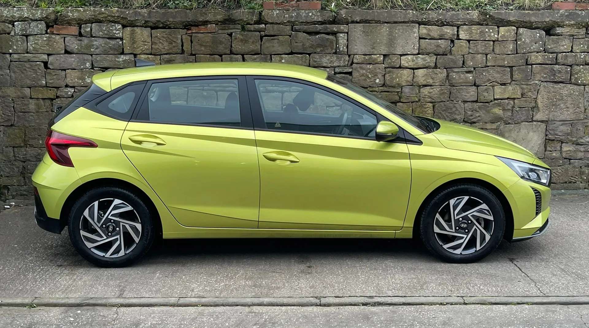 A 2024 HYUNDAI I20 1.0T GDi Advance 5dr âAPPLE CAR PLAYâCAMERAâSATNAVâ A 2024 HYUNDAI I20 1.0T GDi Advance 5dr âAPPLE CAR PLAYâCAMERAâSATNAVâ