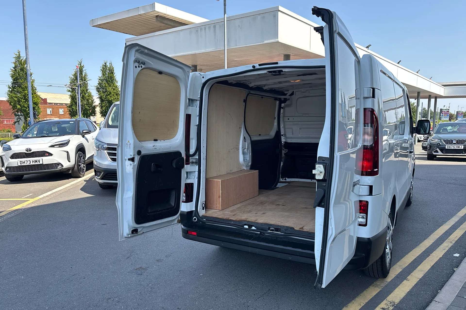 2024 RENAULT TRAFIC 2024 RENAULT TRAFIC