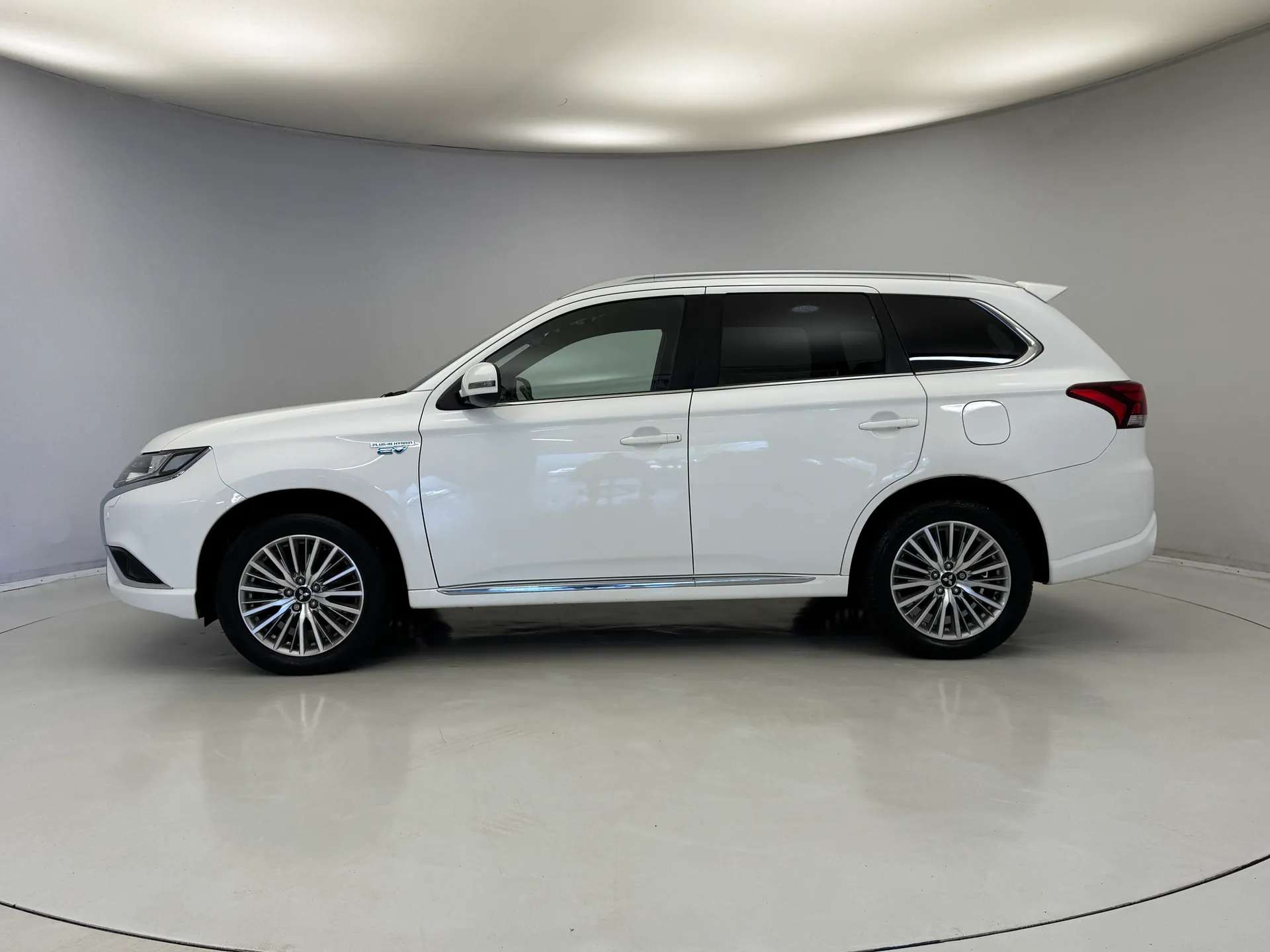 A 2021 MITSUBISHI OUTLANDER 2.4 PHEV Dynamic Safety 5dr Auto ð Mitsubishi MAIN DEALER ð A 2021 MITSUBISHI OUTLANDER 2.4 PHEV Dynamic Safety 5dr Auto ð Mitsubishi MAIN DEALER ð